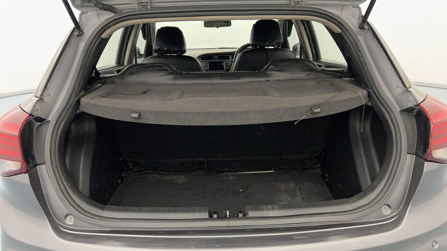 Used 2019 Hyundai Elite i20 Asta 1.2 Petrol Manual interior DICKY INSIDE VIEW