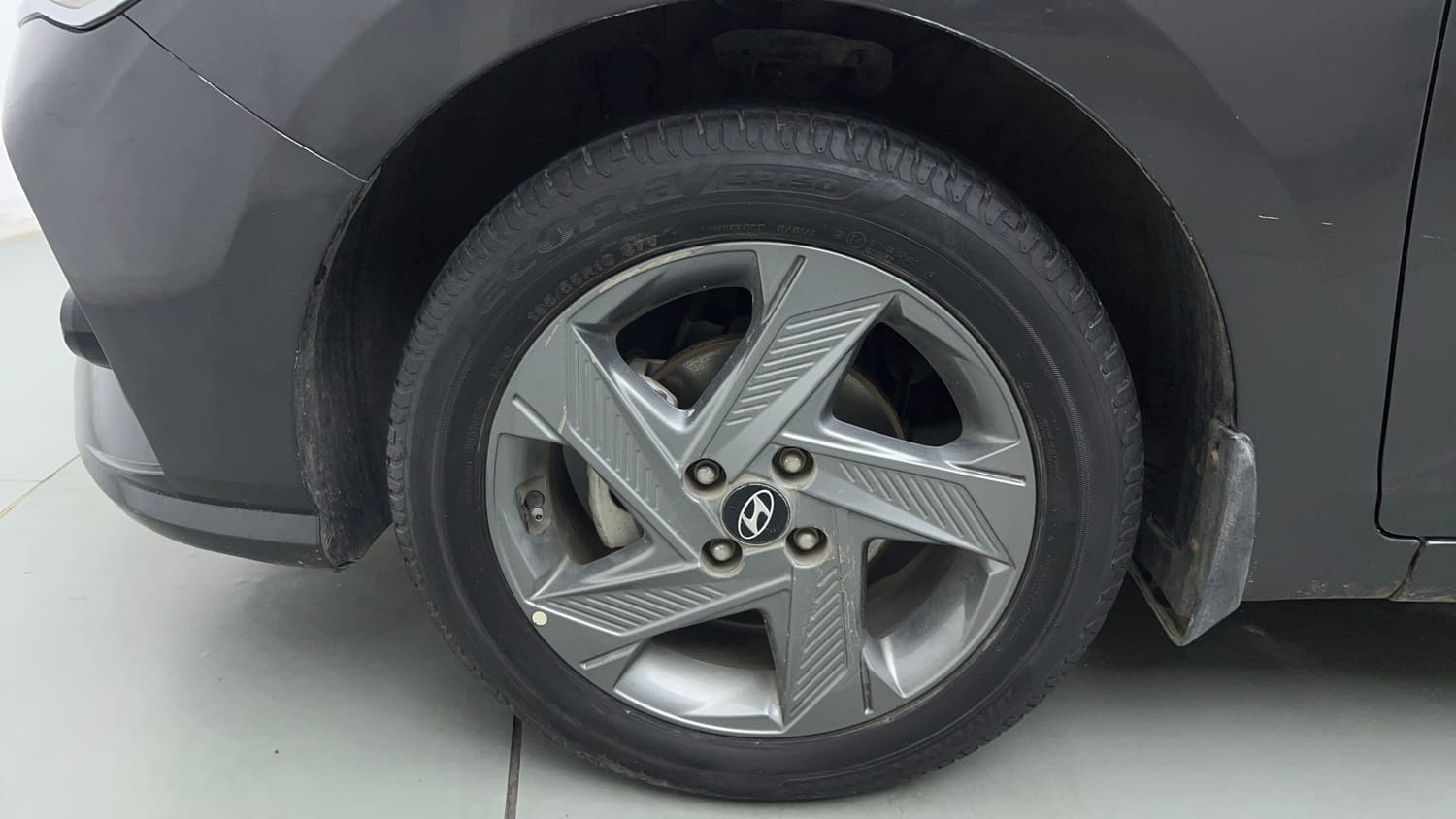 Used 2021 Hyundai Verna SX 1.5 MPi Petrol Manual tyres LEFT FRONT TYRE RIM VIEW