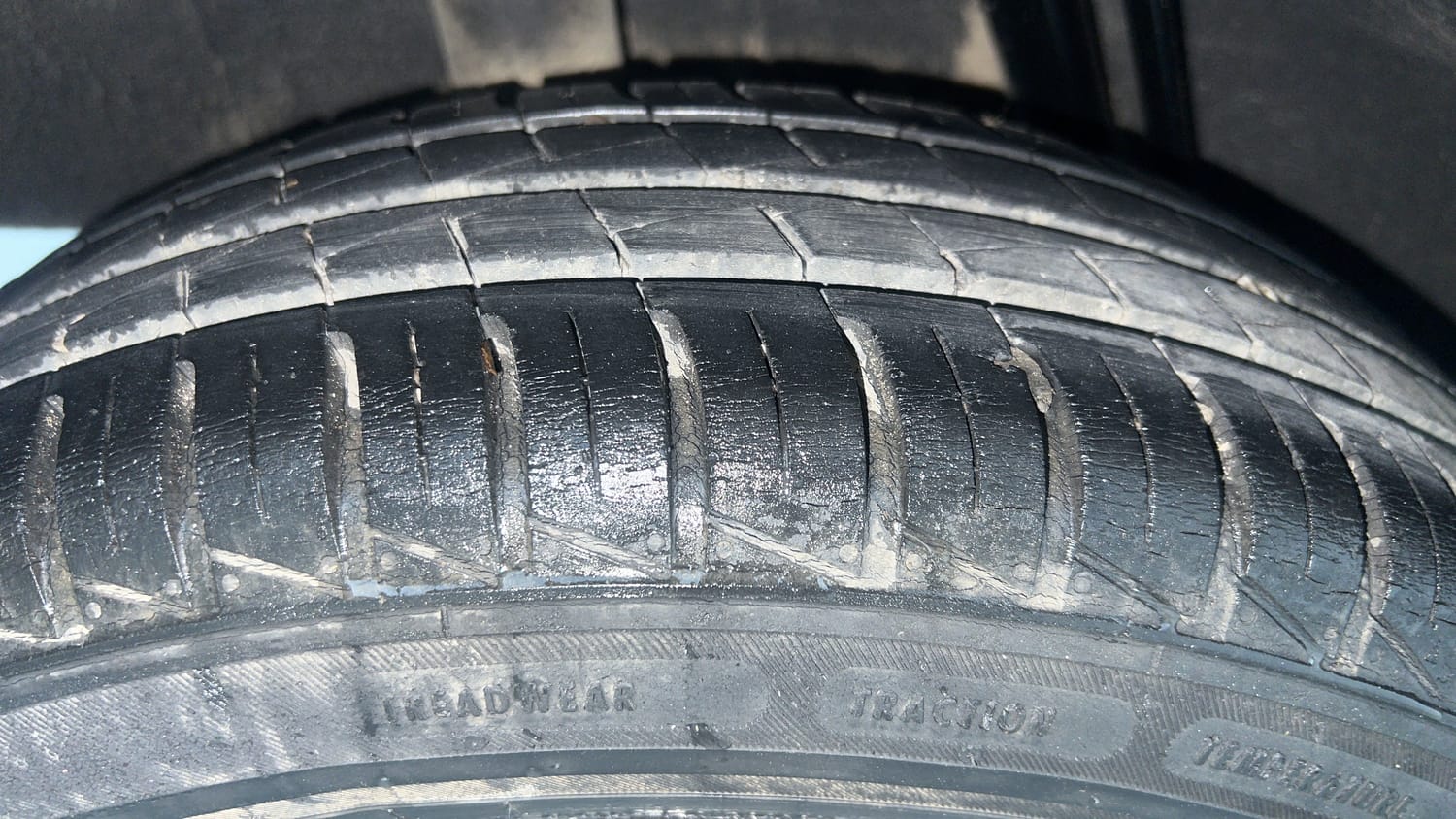 Used 2020 Renault Kwid 1.0 RXT AMT Opt Petrol Automatic tyres RIGHT REAR TYRE TREAD VIEW