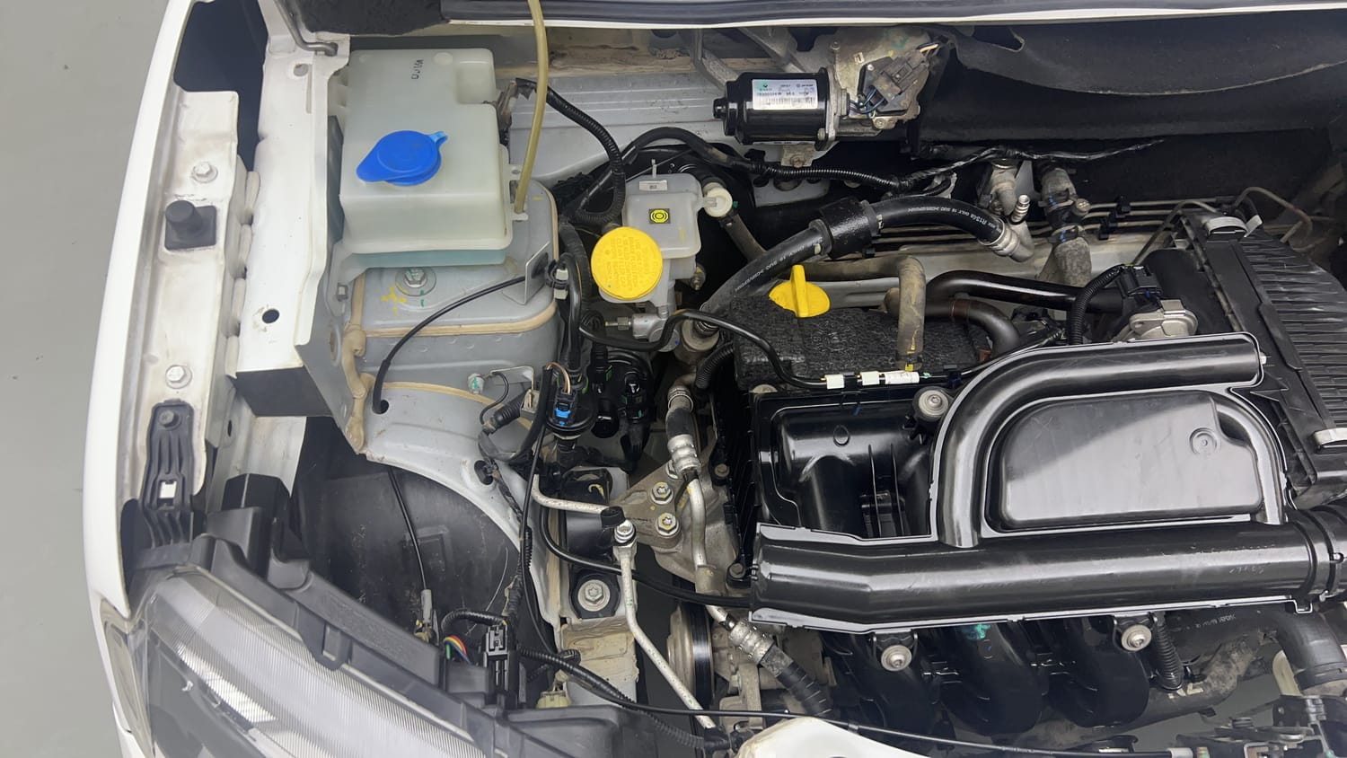 Used 2020 Renault Kwid 1.0 RXT AMT Opt Petrol Automatic engine ENGINE RIGHT SIDE VIEW