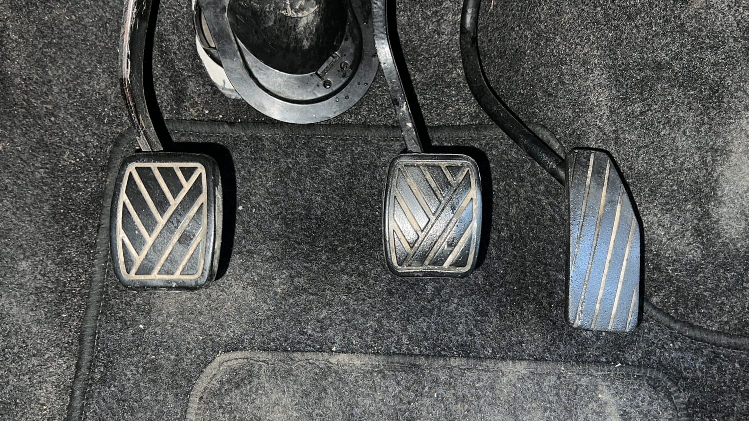 Used 2013 Maruti Suzuki Wagon R VXI Petrol Manual interior PEDALS VIEW