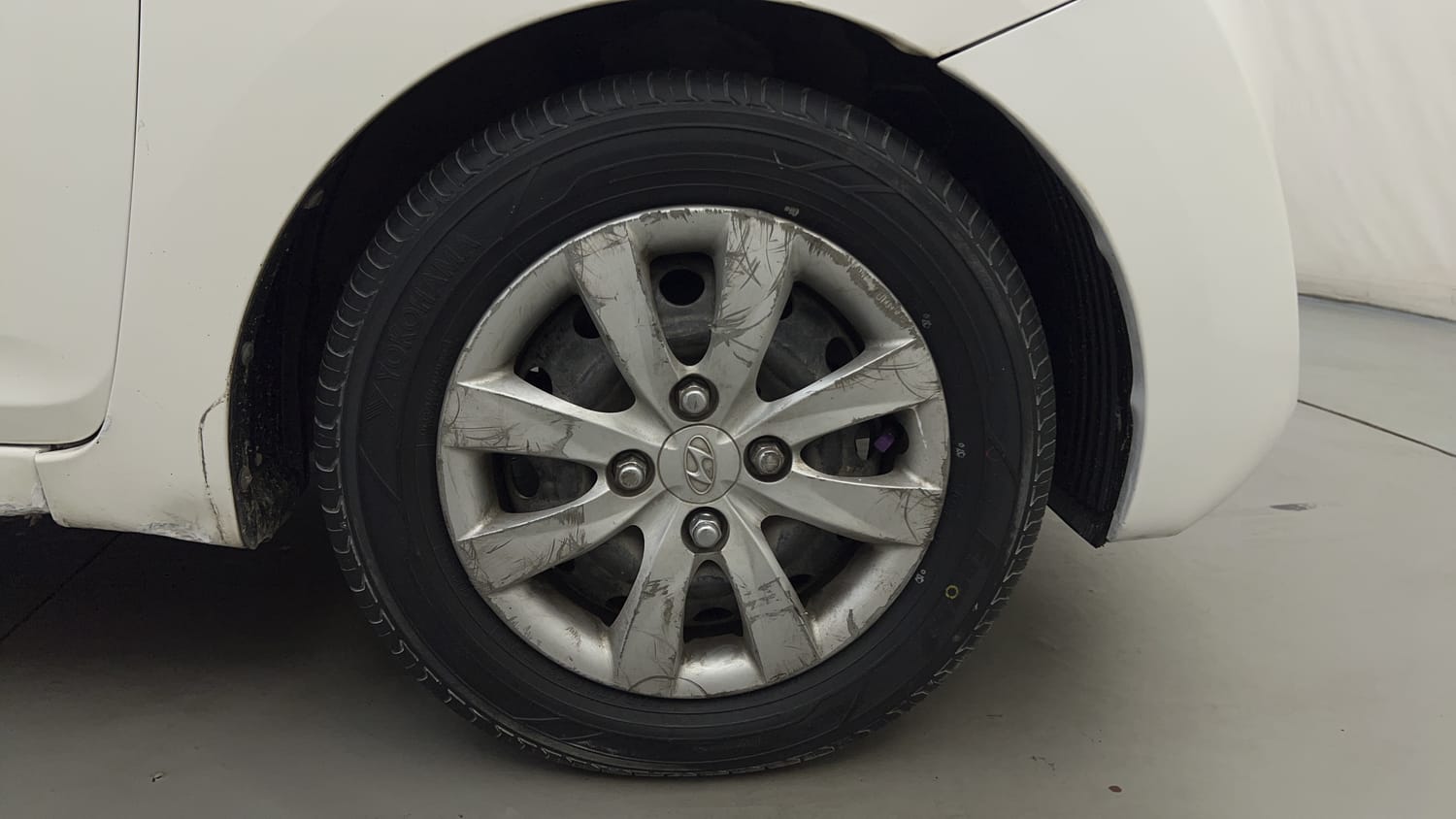 Used 2012 Hyundai Eon Magna Petrol Manual tyres RIGHT FRONT TYRE RIM VIEW