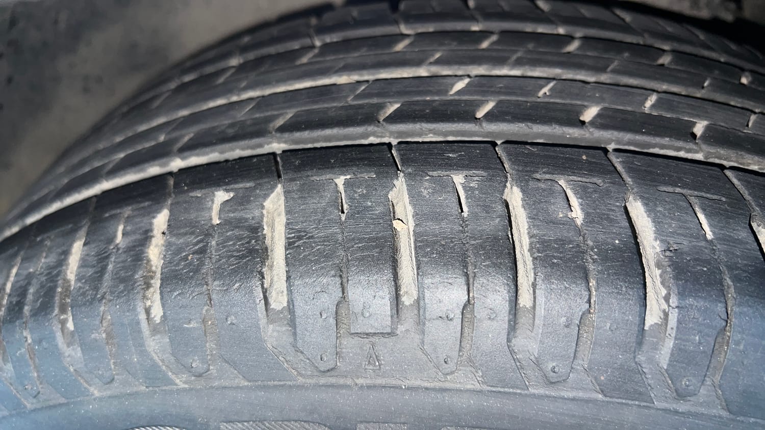 Used 2021 Hyundai Verna SX 1.5 MPi Petrol Manual tyres LEFT FRONT TYRE TREAD VIEW