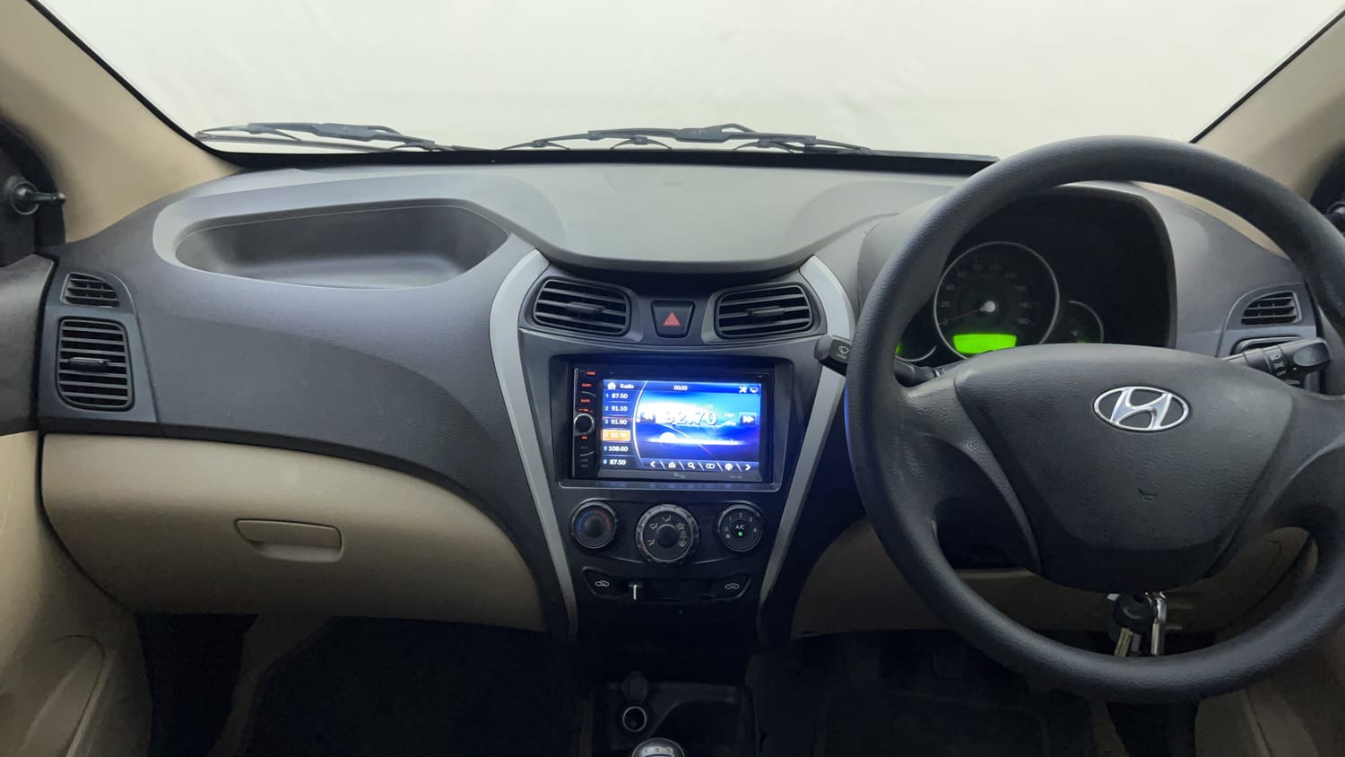 Used 2012 Hyundai Eon Magna Petrol Manual interior MUSIC SYSTEM & AC CONTROL VIEW