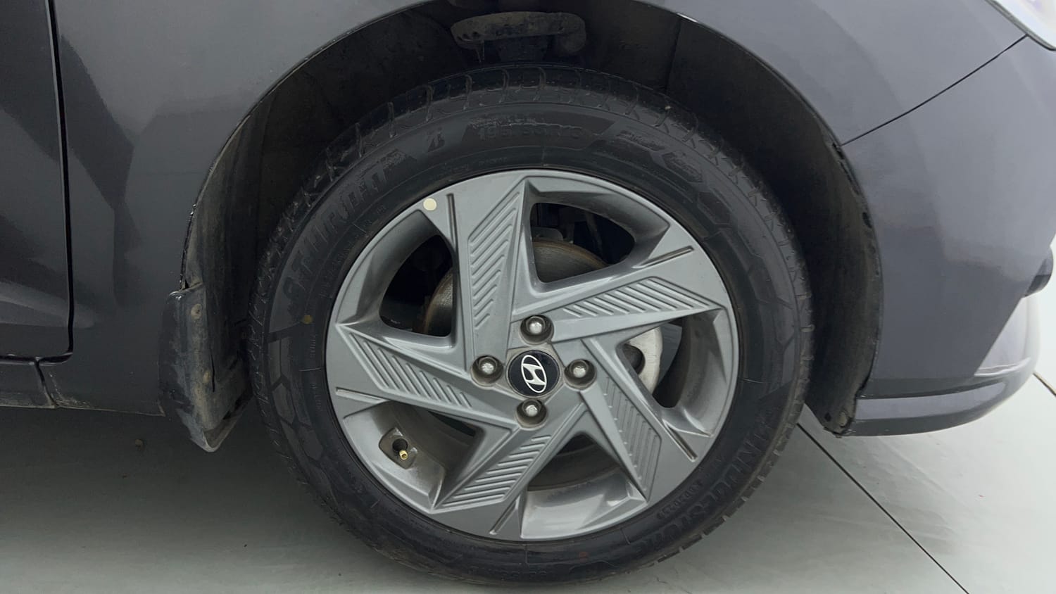 Used 2021 Hyundai Verna SX 1.5 MPi Petrol Manual tyres RIGHT FRONT TYRE RIM VIEW