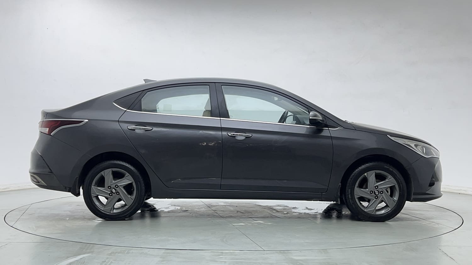 Used 2021 Hyundai Verna SX 1.5 MPi Petrol Manual exterior RIGHT SIDE VIEW