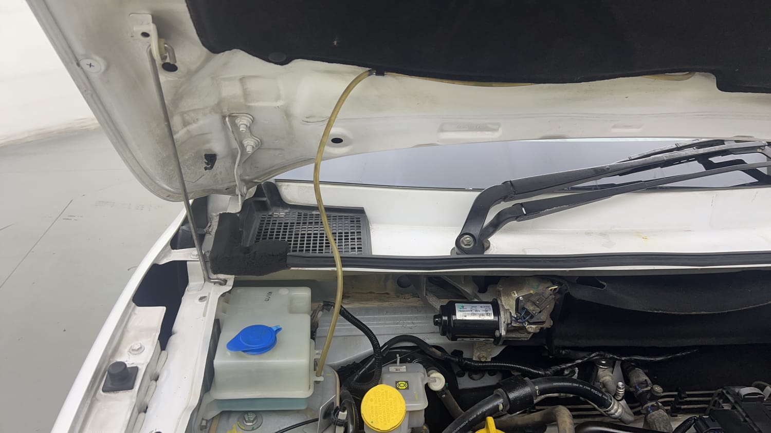 Used 2020 Renault Kwid 1.0 RXT AMT Opt Petrol Automatic engine ENGINE RIGHT SIDE HINGE & APRON VIEW