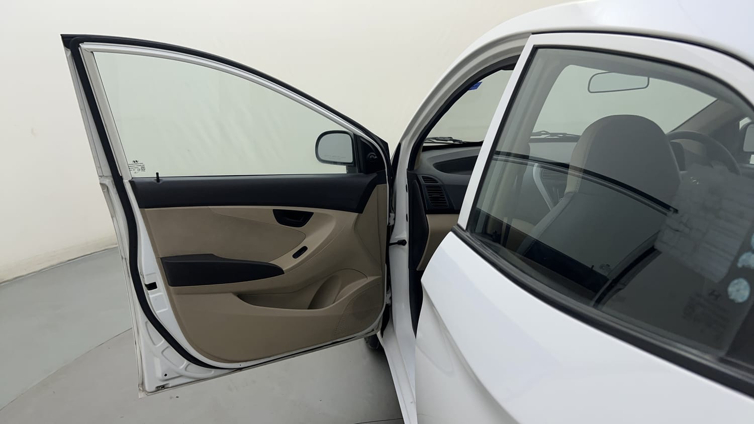 Used 2012 Hyundai Eon Magna Petrol Manual interior LEFT FRONT DOOR OPEN VIEW