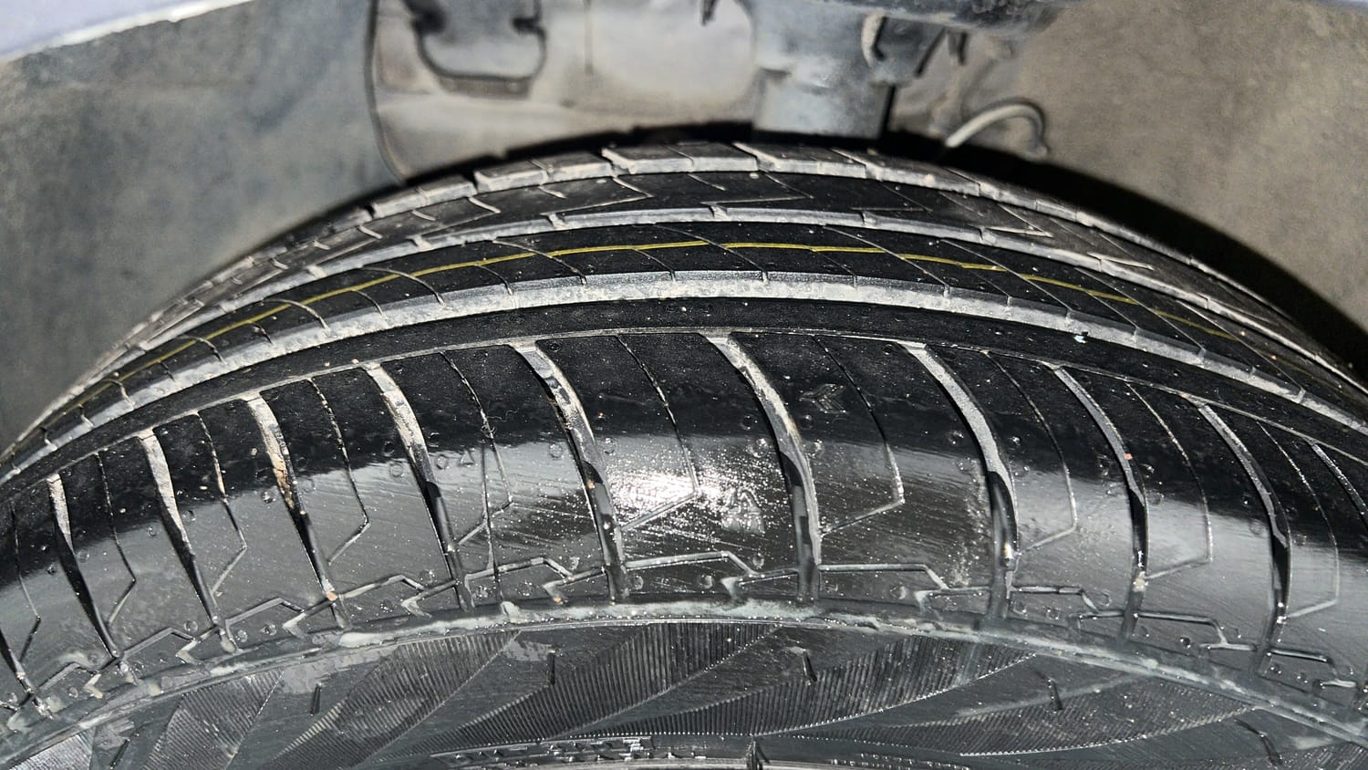 Used 2019 Hyundai Elite i20 Asta 1.2 Petrol Manual tyres LEFT FRONT TYRE TREAD VIEW