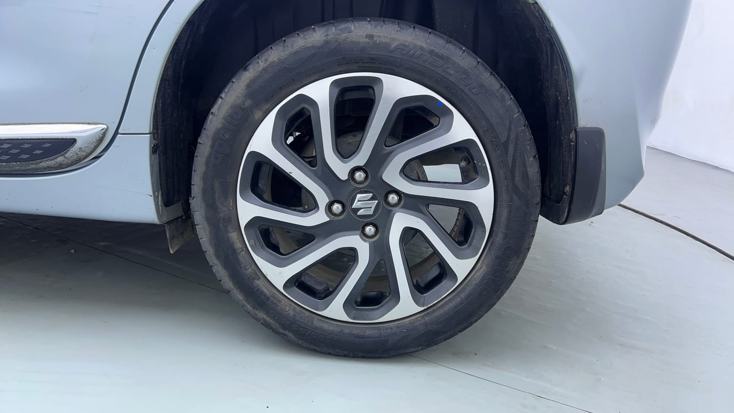 Used 2022 Maruti Suzuki Baleno Alpha AGS Petrol Automatic tyres LEFT REAR TYRE RIM VIEW