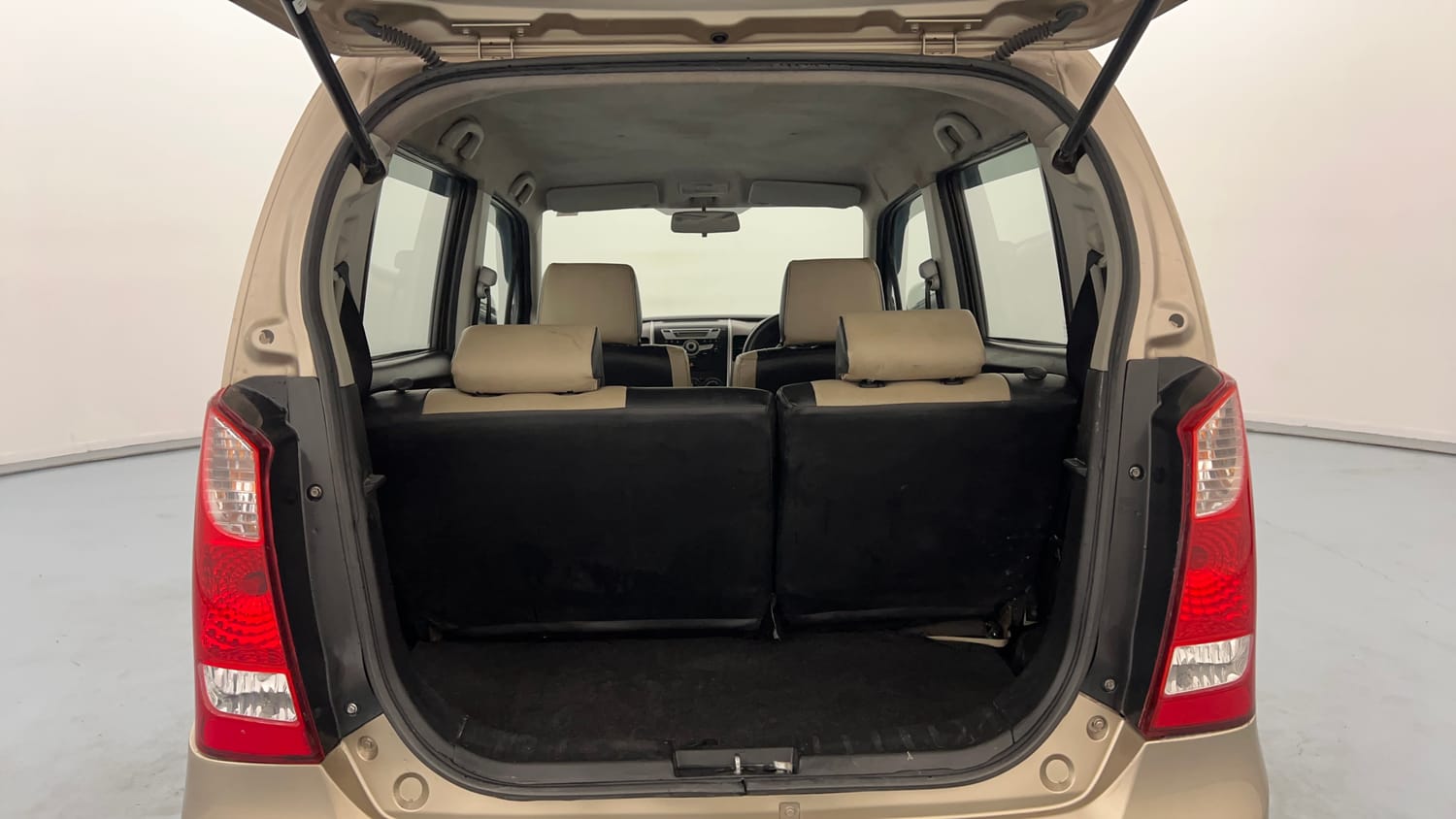 Used 2013 Maruti Suzuki Wagon R VXI Petrol Manual interior DICKY INSIDE VIEW