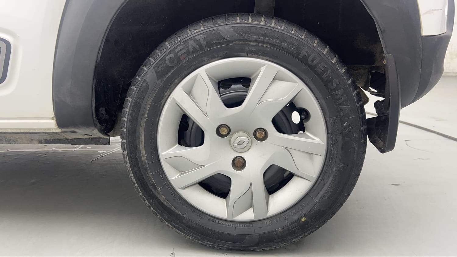 Used 2020 Renault Kwid 1.0 RXT AMT Opt Petrol Automatic tyres LEFT REAR TYRE RIM VIEW