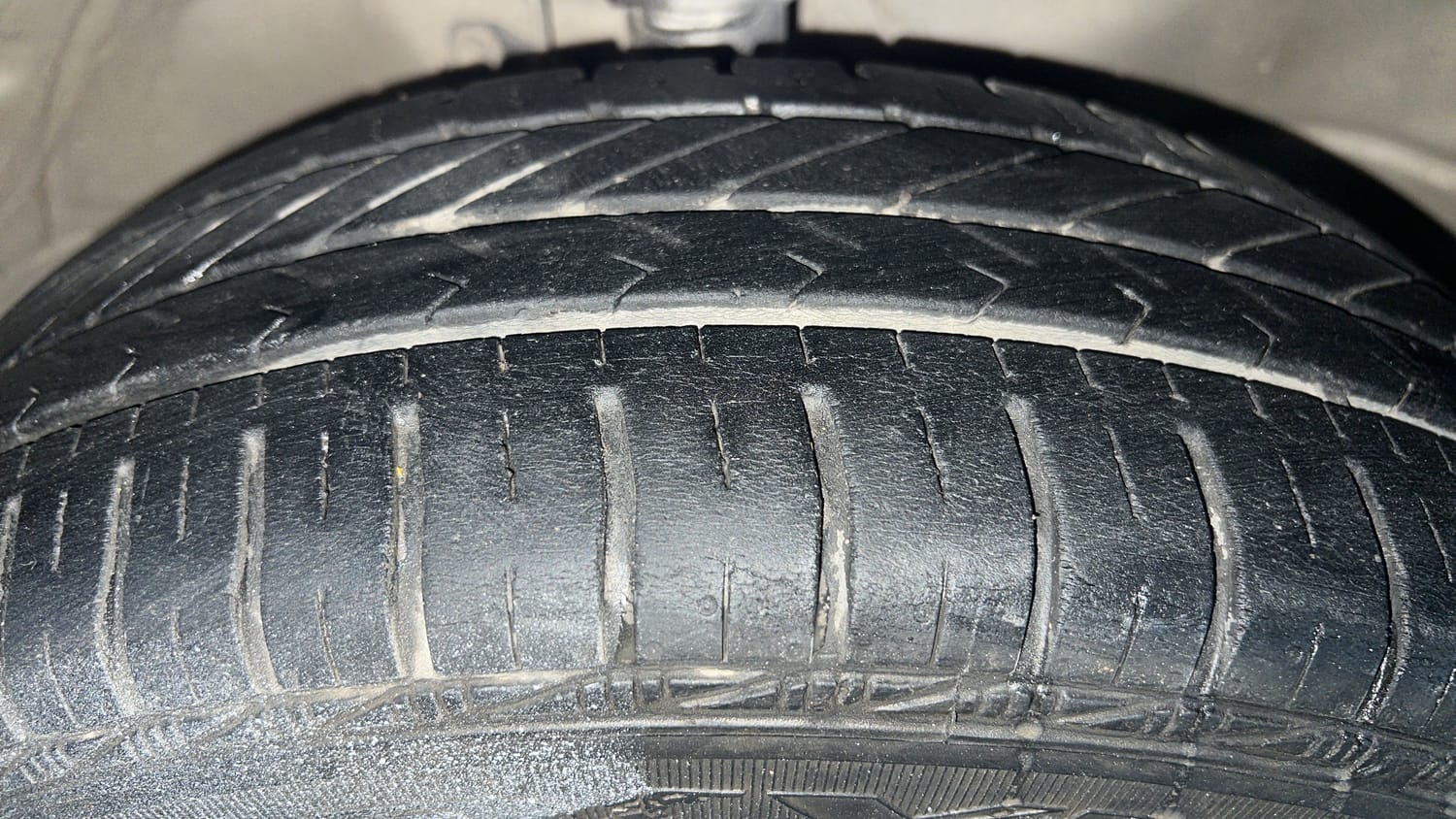 Used 2013 Maruti Suzuki Wagon R VXI Petrol Manual tyres RIGHT FRONT TYRE TREAD VIEW