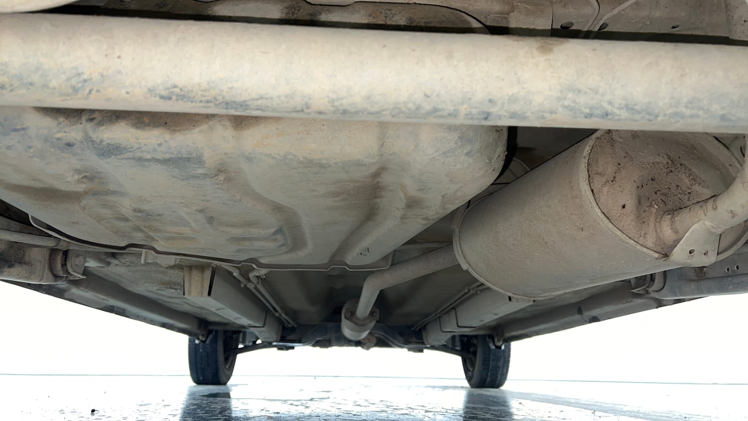 Used 2013 Maruti Suzuki Wagon R VXI Petrol Manual extra REAR UNDERBODY VIEW (TAKEN FROM REAR)