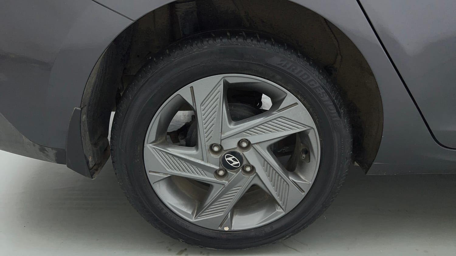 Used 2021 Hyundai Verna SX 1.5 MPi Petrol Manual tyres RIGHT REAR TYRE RIM VIEW