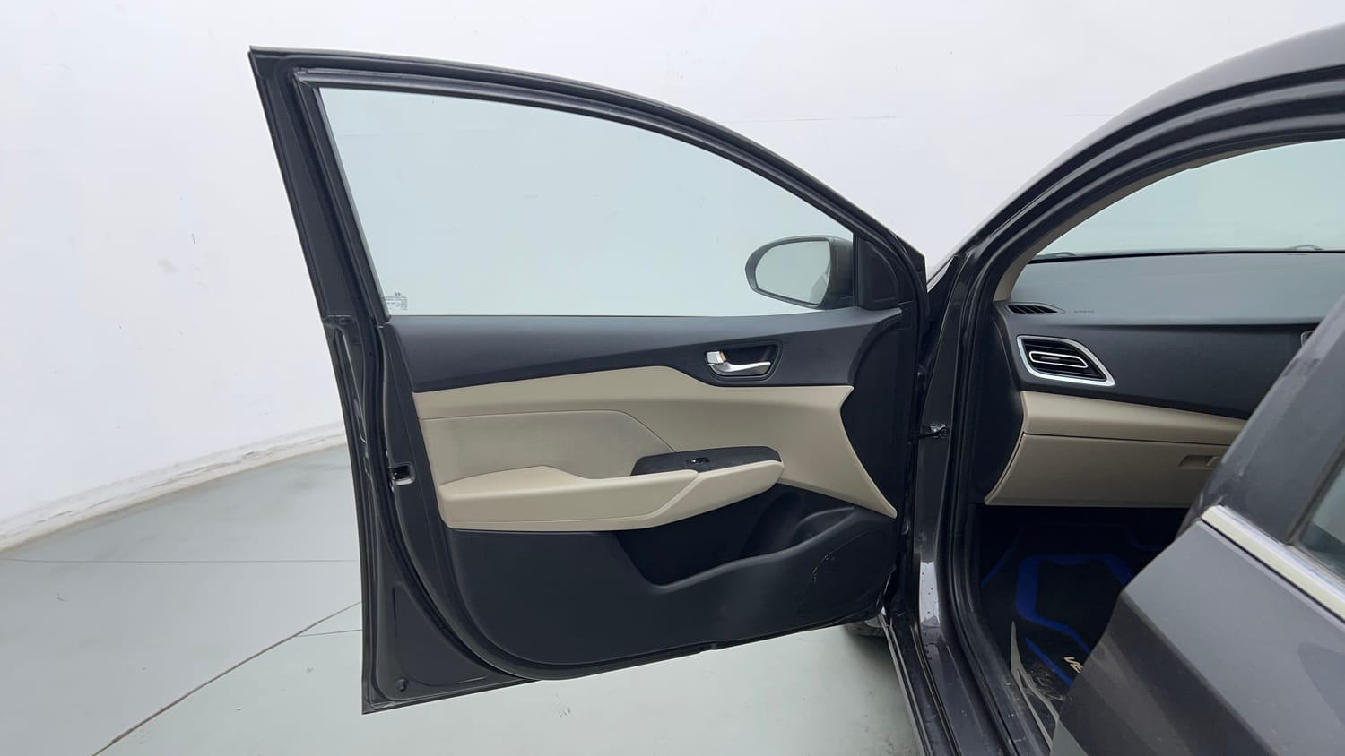 Used 2021 Hyundai Verna SX 1.5 MPi Petrol Manual interior LEFT FRONT DOOR OPEN VIEW