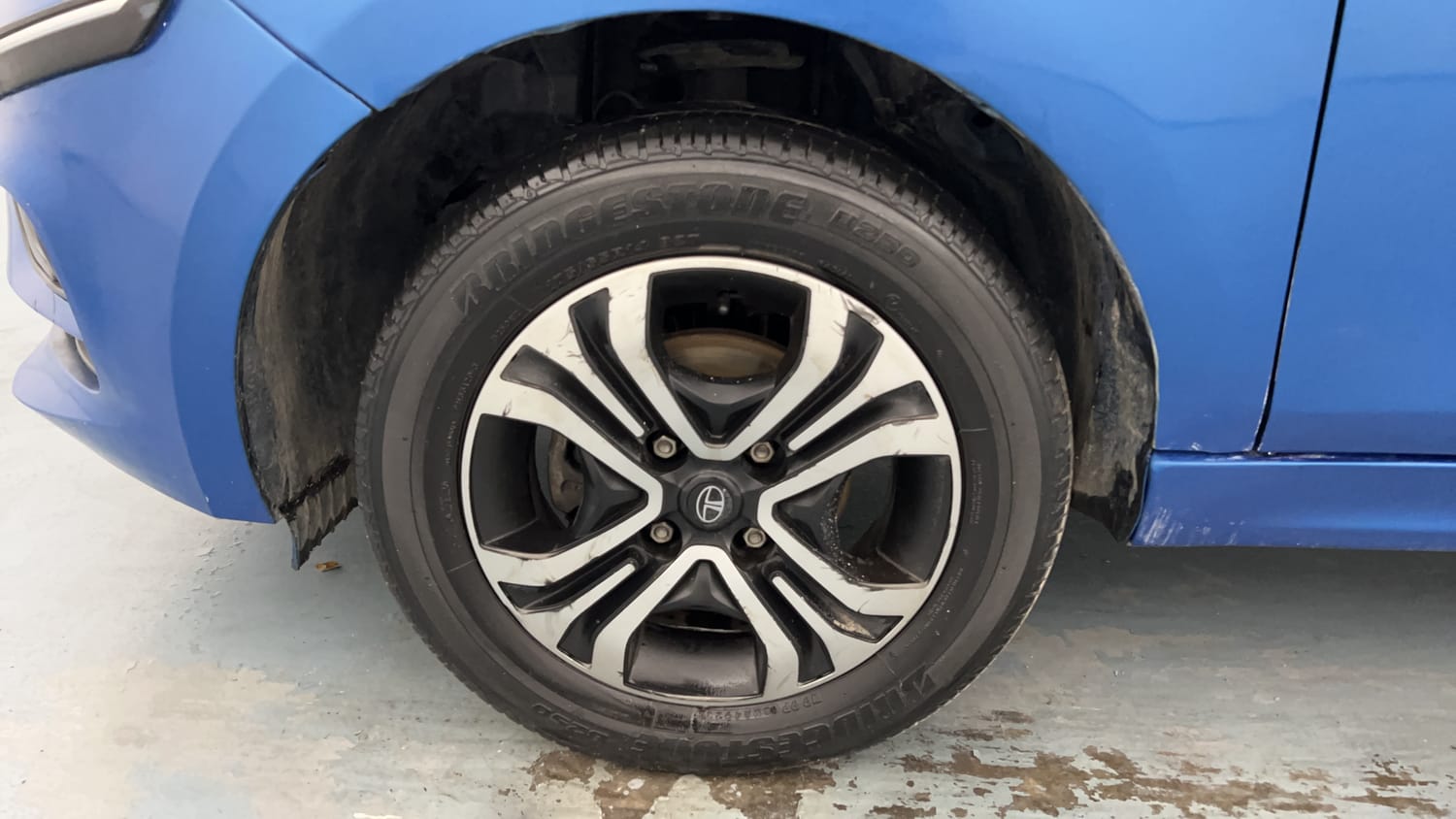 Used 2024 Tata Tiago XT Petrol Manual tyres LEFT FRONT TYRE RIM VIEW