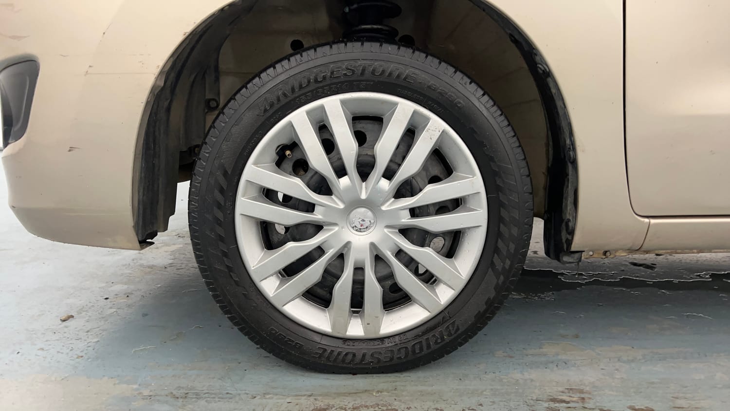 Used 2013 Maruti Suzuki Wagon R VXI Petrol Manual tyres LEFT FRONT TYRE RIM VIEW