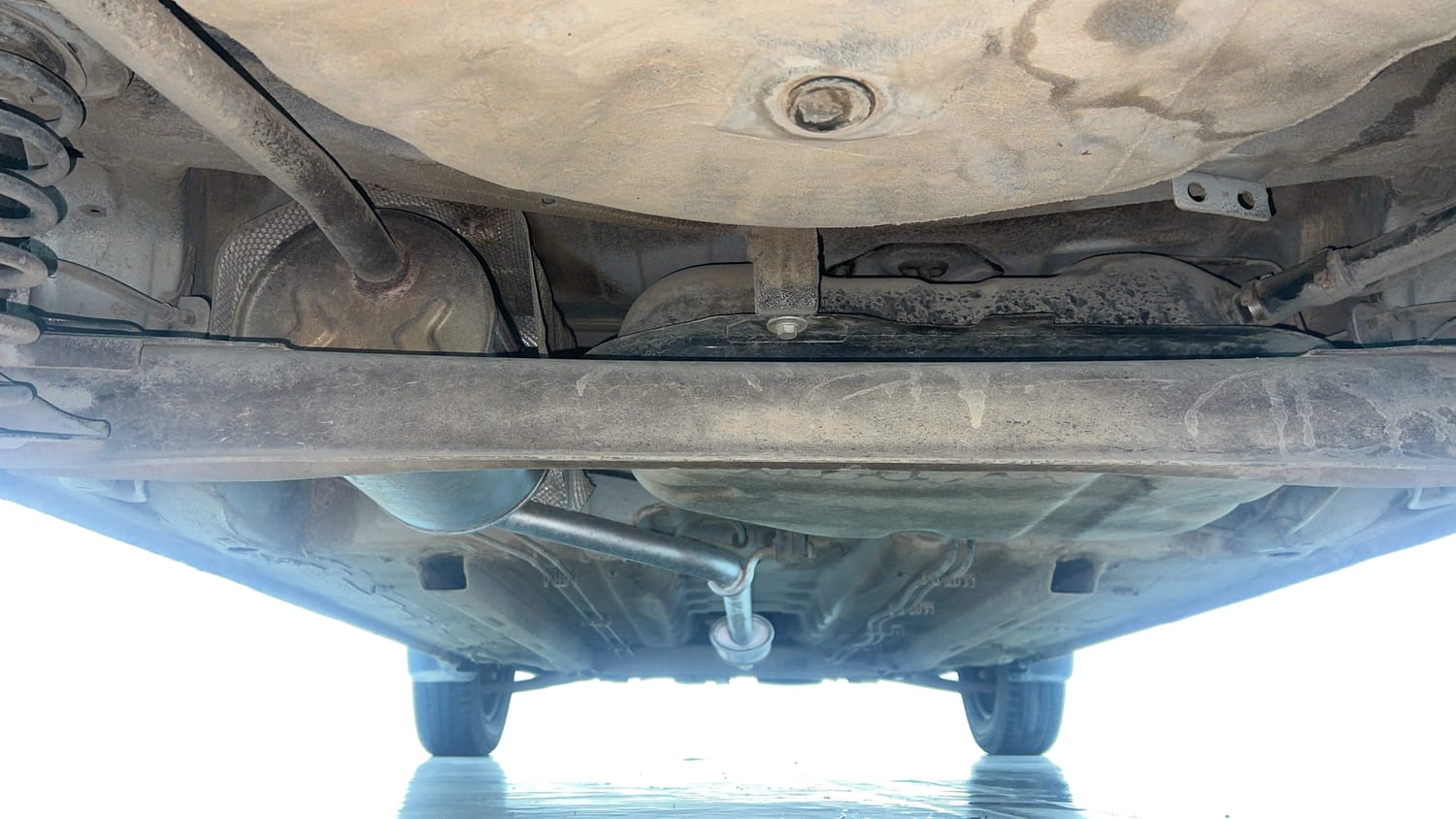 Used 2020 Renault Kwid 1.0 RXT AMT Opt Petrol Automatic extra REAR UNDERBODY VIEW (TAKEN FROM REAR)