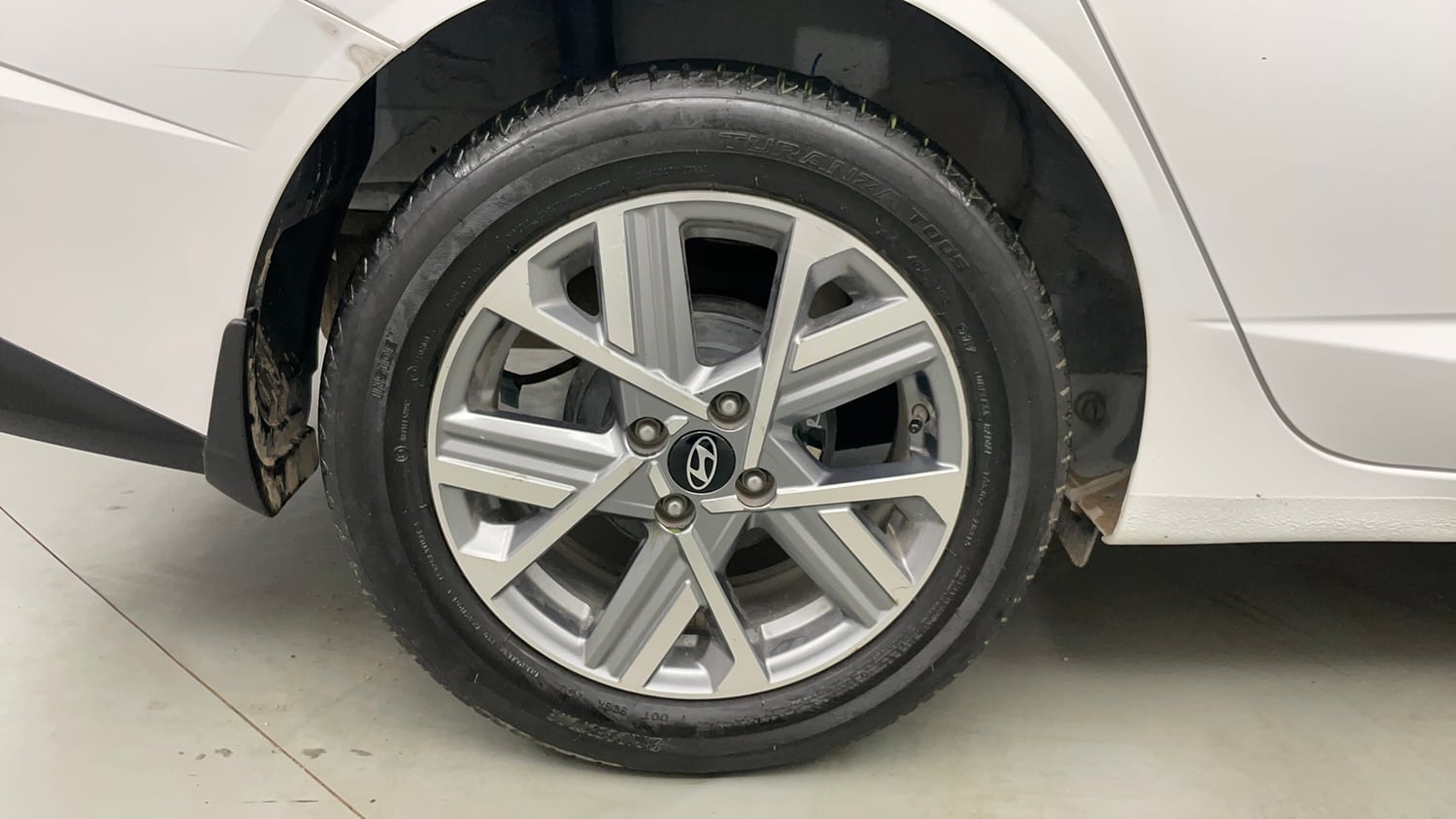 Used 2024 Hyundai Verna SX 1.5 Petrol MT Petrol Manual tyres RIGHT REAR TYRE RIM VIEW