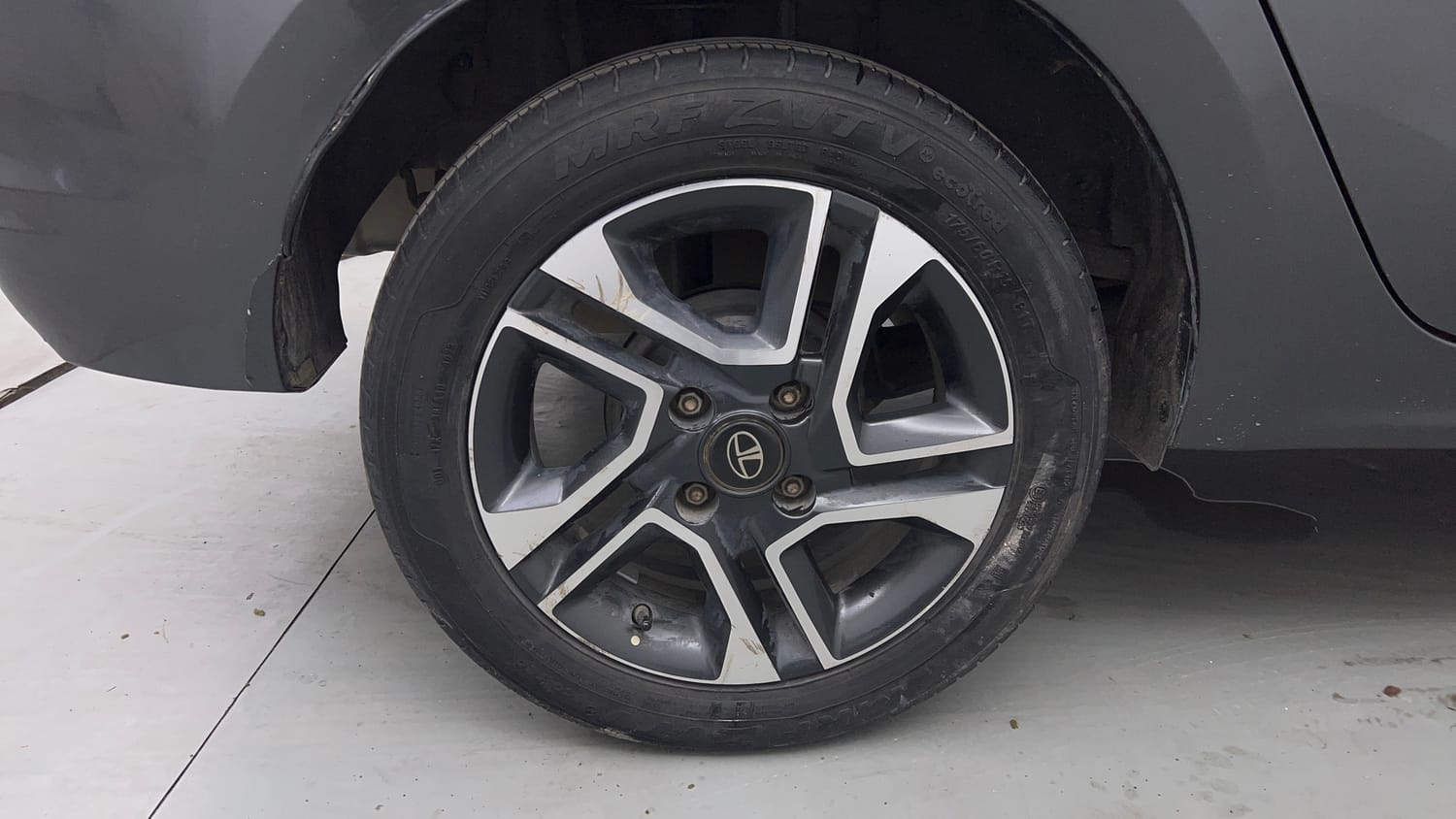 Used 2020 Tata Tigor XZ Plus Petrol Manual tyres RIGHT REAR TYRE RIM VIEW