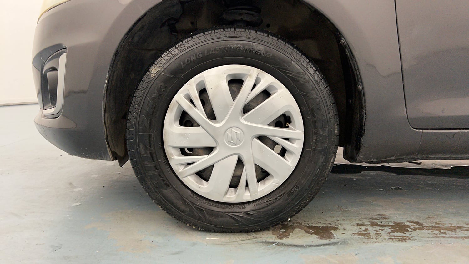 Used 2017 Maruti Suzuki Swift VXi Petrol Manual tyres LEFT FRONT TYRE RIM VIEW