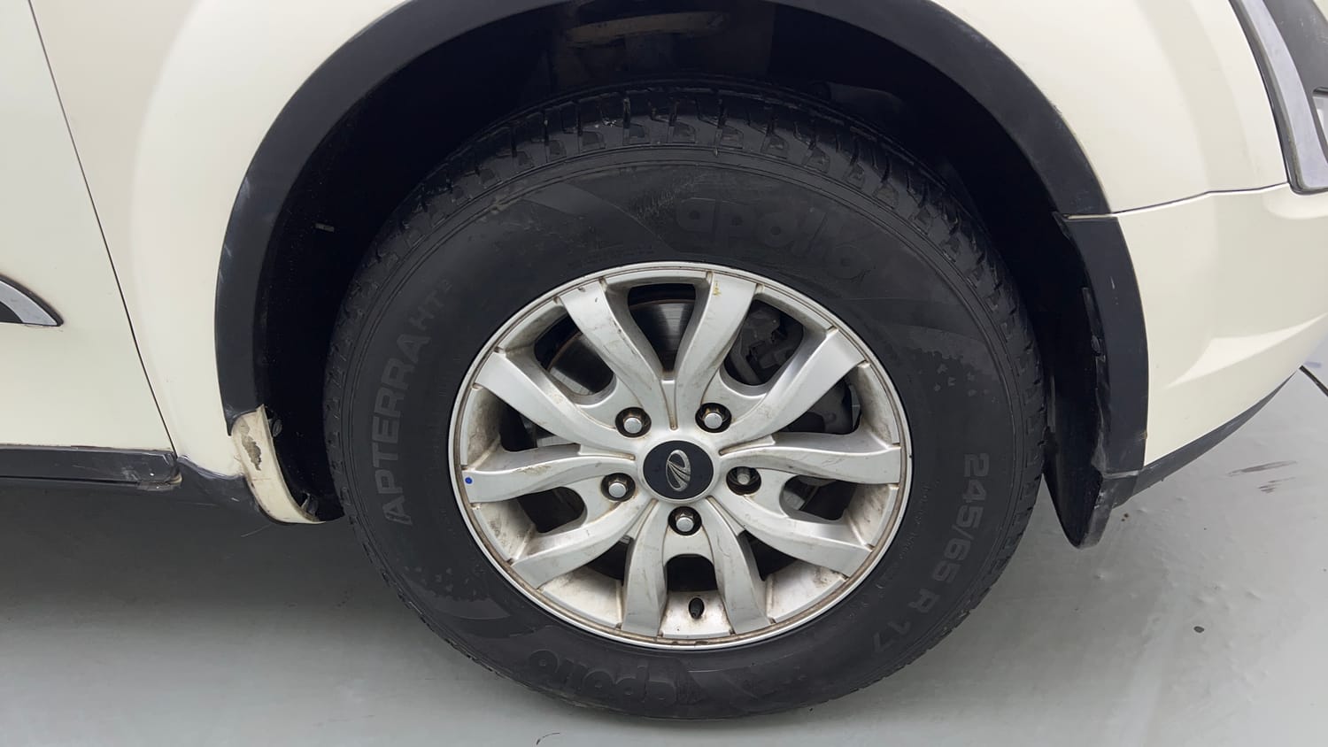 Used 2019 Mahindra XUV500 W9 Diesel Manual tyres RIGHT FRONT TYRE RIM VIEW