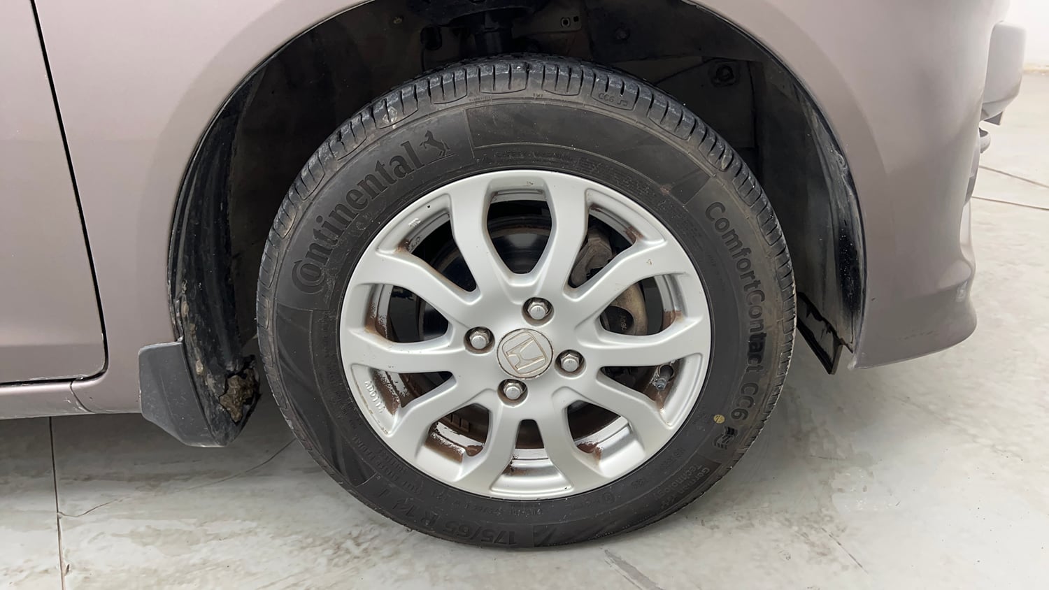 Used 2015 Honda Amaze 1.2 VX i-VTEC Petrol Manual tyres RIGHT FRONT TYRE RIM VIEW