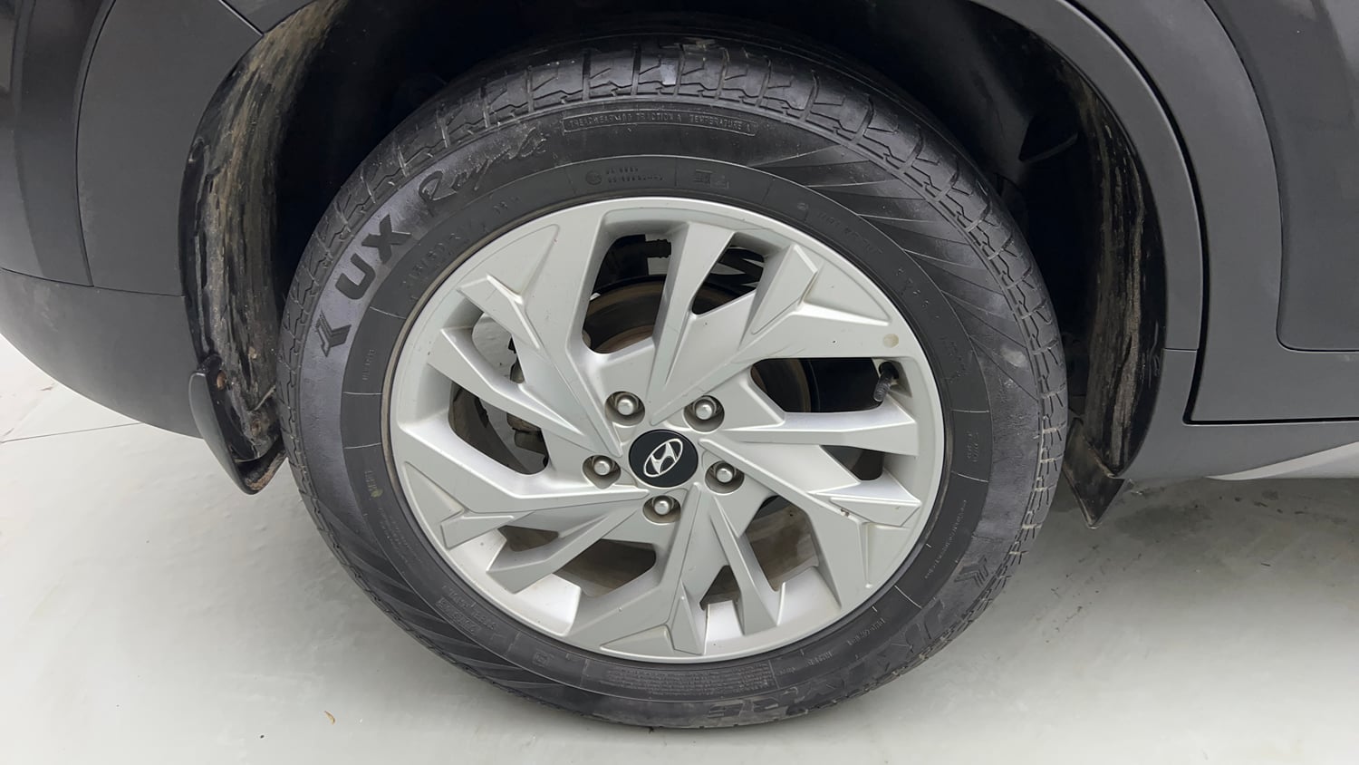 Used 2023 Hyundai Creta SX 1.5 Petrol Petrol Manual tyres RIGHT REAR TYRE RIM VIEW