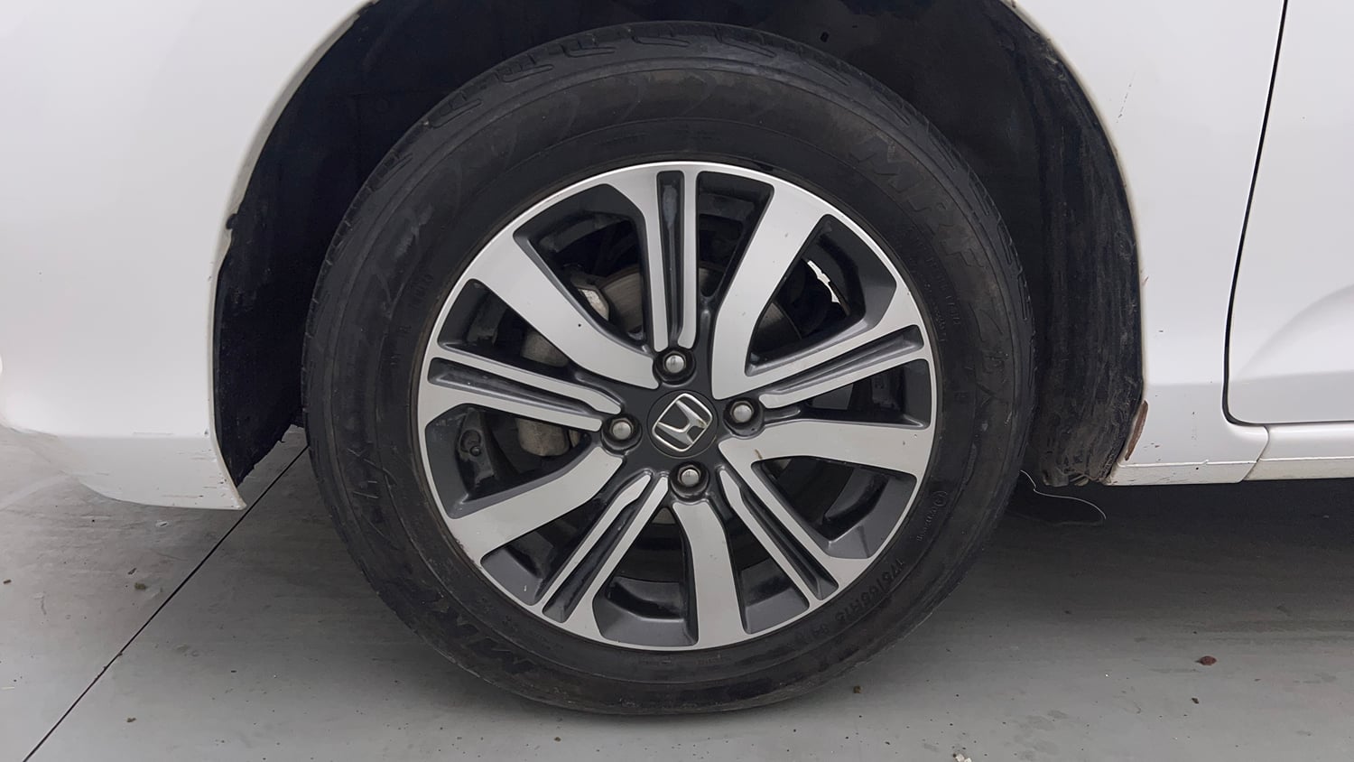 Used 2024 Honda Amaze VX 1.2 Petrol CVT Petrol Automatic tyres LEFT FRONT TYRE RIM VIEW