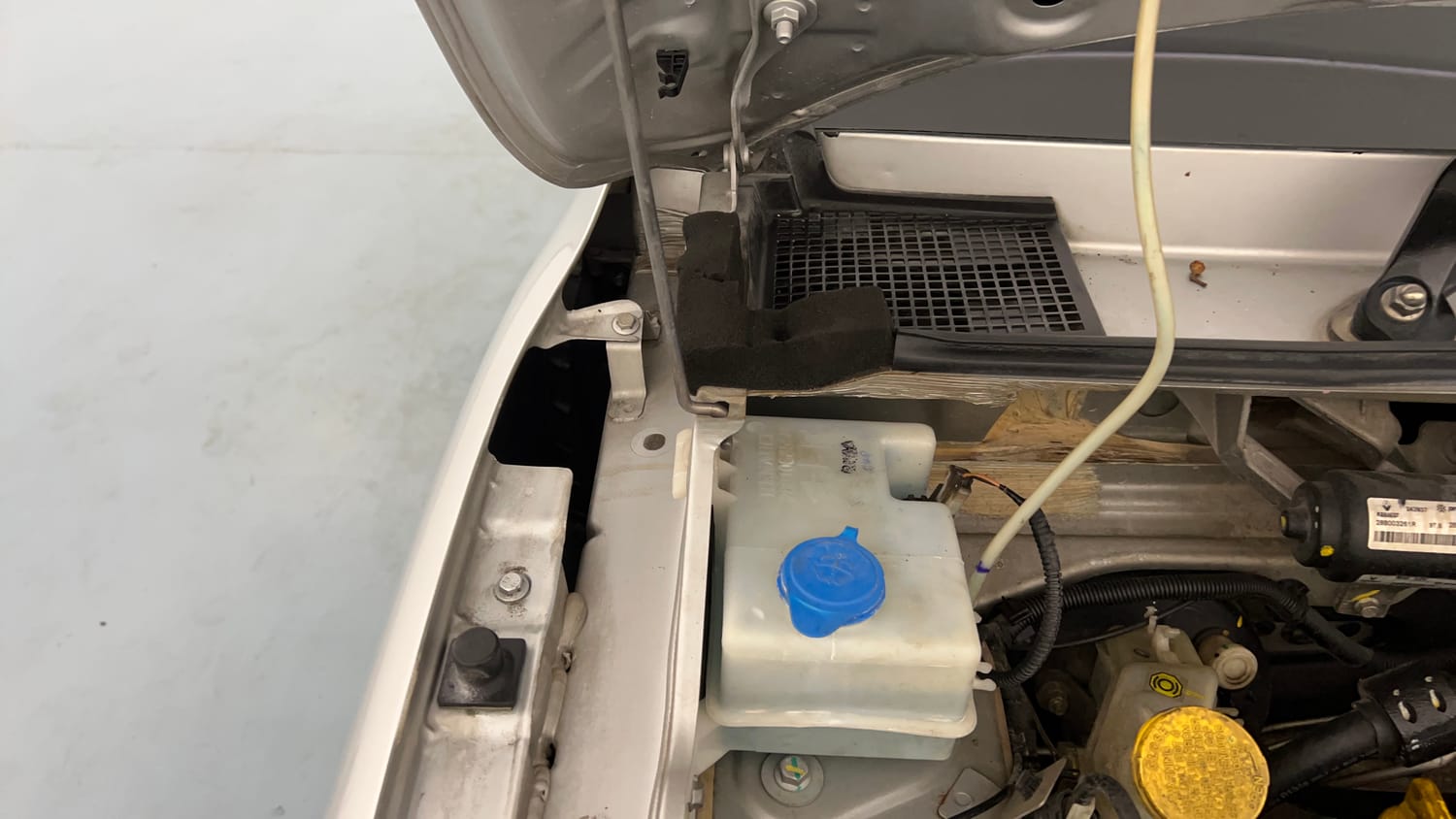 Used 2023 Renault Kwid CLIMBER AMT Petrol Automatic engine ENGINE RIGHT SIDE HINGE & APRON VIEW