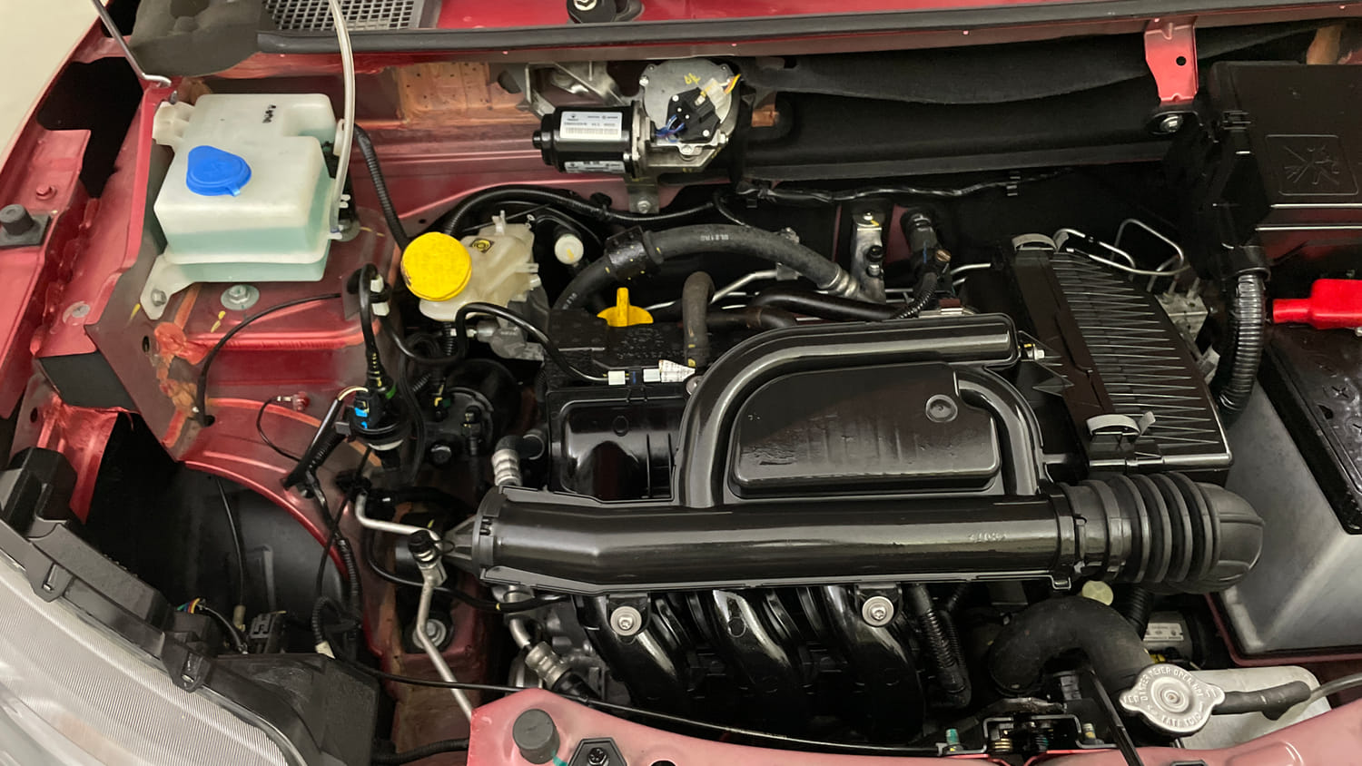 Used 2025 Renault Kwid RXT 1.0L AMT Petrol Automatic engine ENGINE RIGHT SIDE VIEW