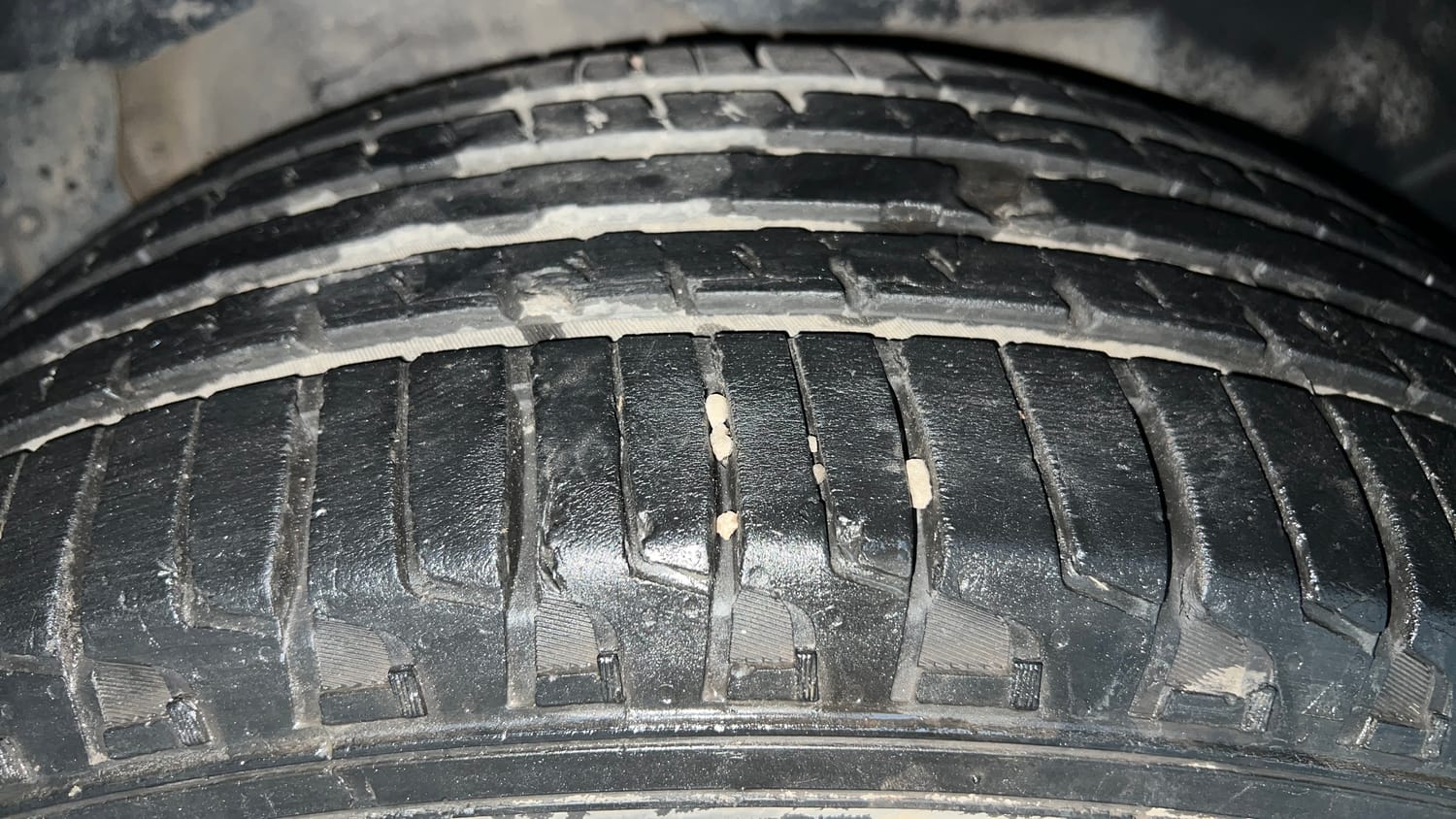 Used 2019 Mahindra XUV500 W9 Diesel Manual tyres RIGHT REAR TYRE TREAD VIEW