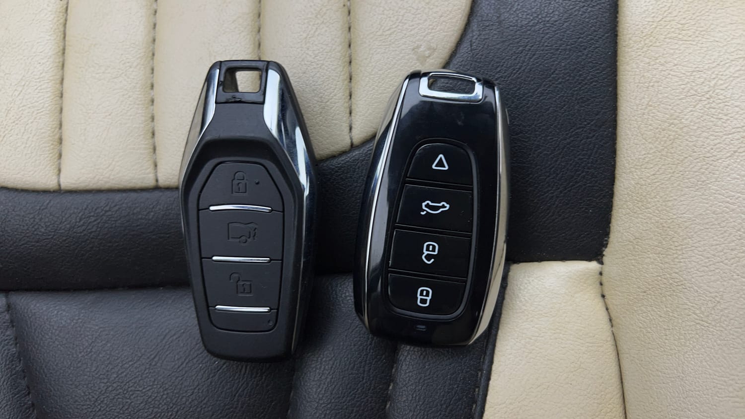 Used 2019 Mahindra XUV500 W9 Diesel Manual extra CAR KEY VIEW