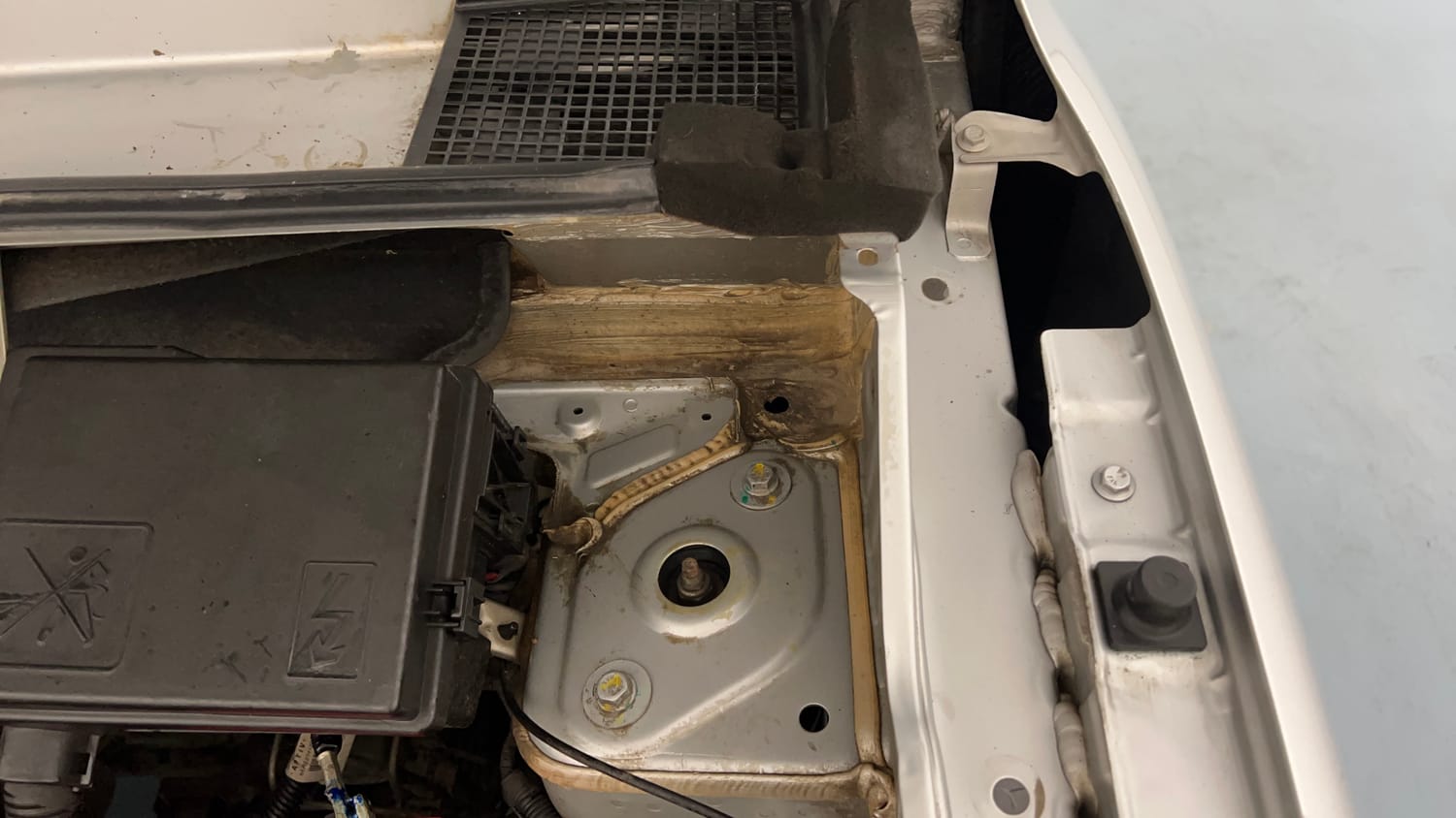 Used 2023 Renault Kwid CLIMBER AMT Petrol Automatic engine ENGINE LEFT SIDE HINGE & APRON VIEW