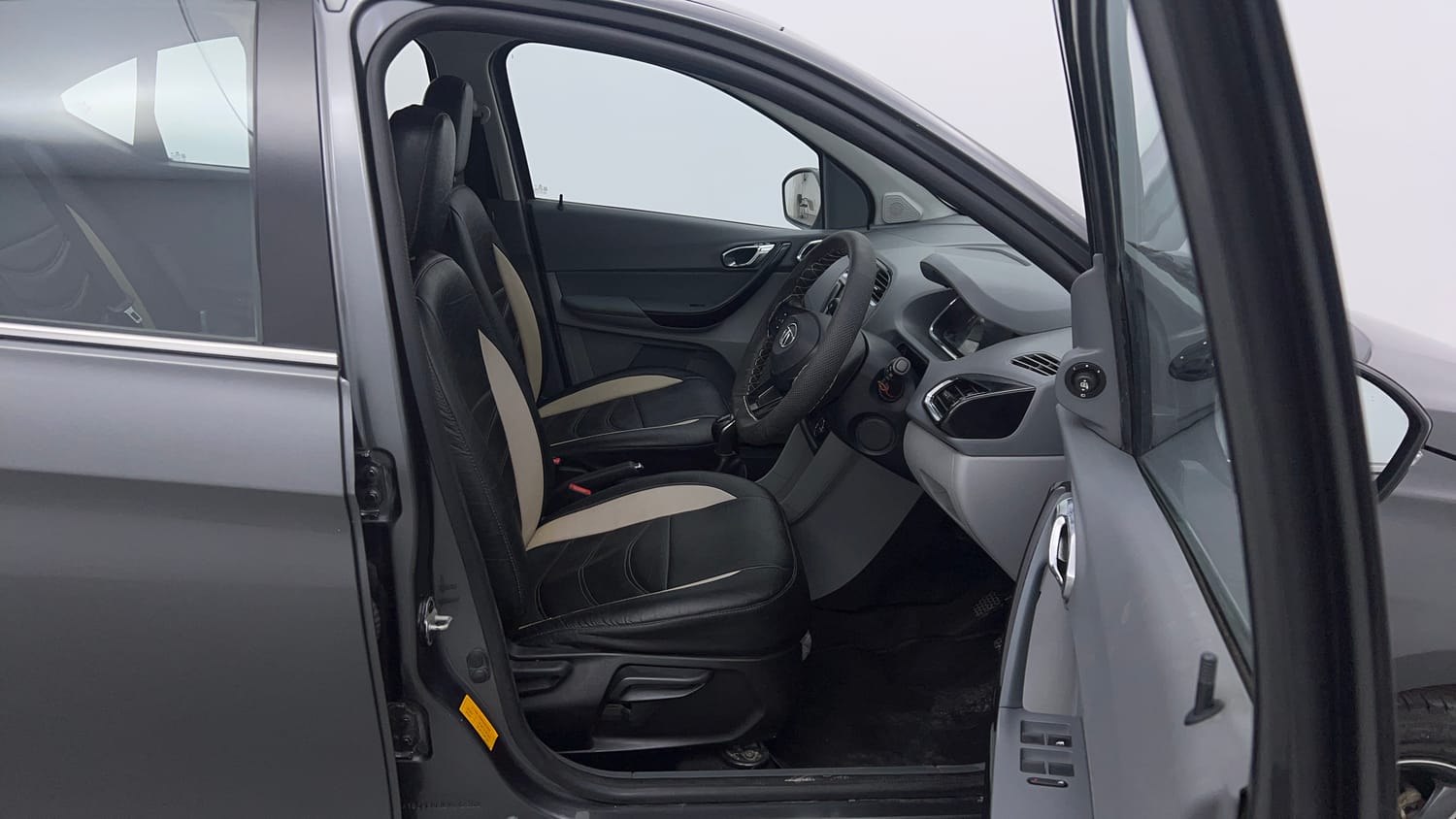 Used 2020 Tata Tigor XZ Plus Petrol Manual interior RIGHT SIDE FRONT DOOR CABIN VIEW