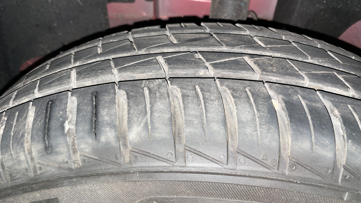 Used 2025 Renault Kwid RXT 1.0L AMT Petrol Automatic tyres LEFT FRONT TYRE TREAD VIEW