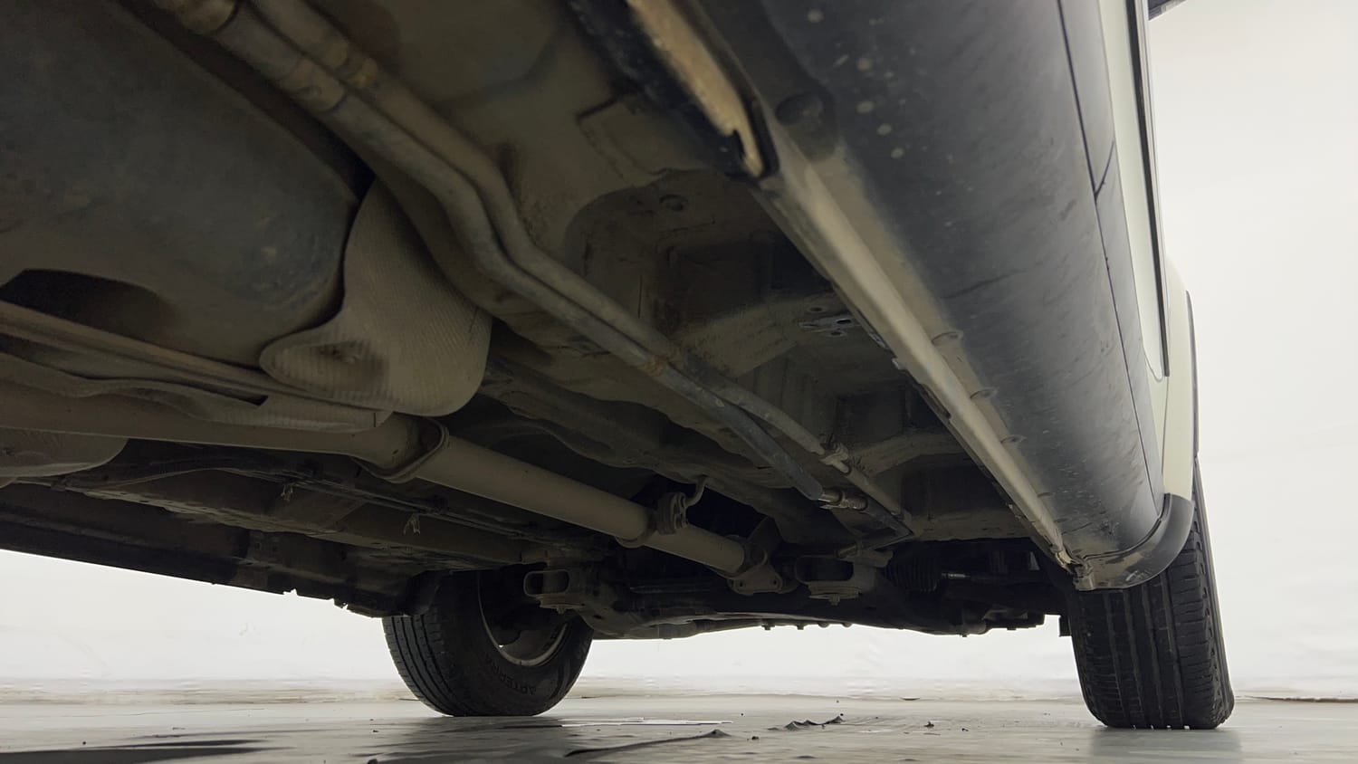 Used 2019 Mahindra XUV500 W9 Diesel Manual extra REAR RIGHT UNDERBODY VIEW