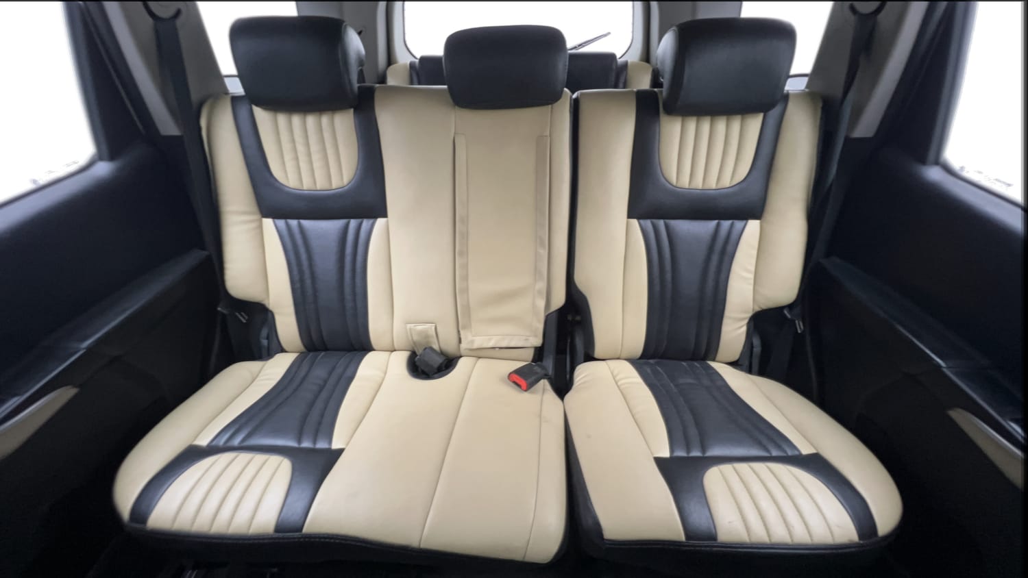 Used 2019 Mahindra XUV500 W9 Diesel Manual interior REAR SEAT CONDITION VIEW