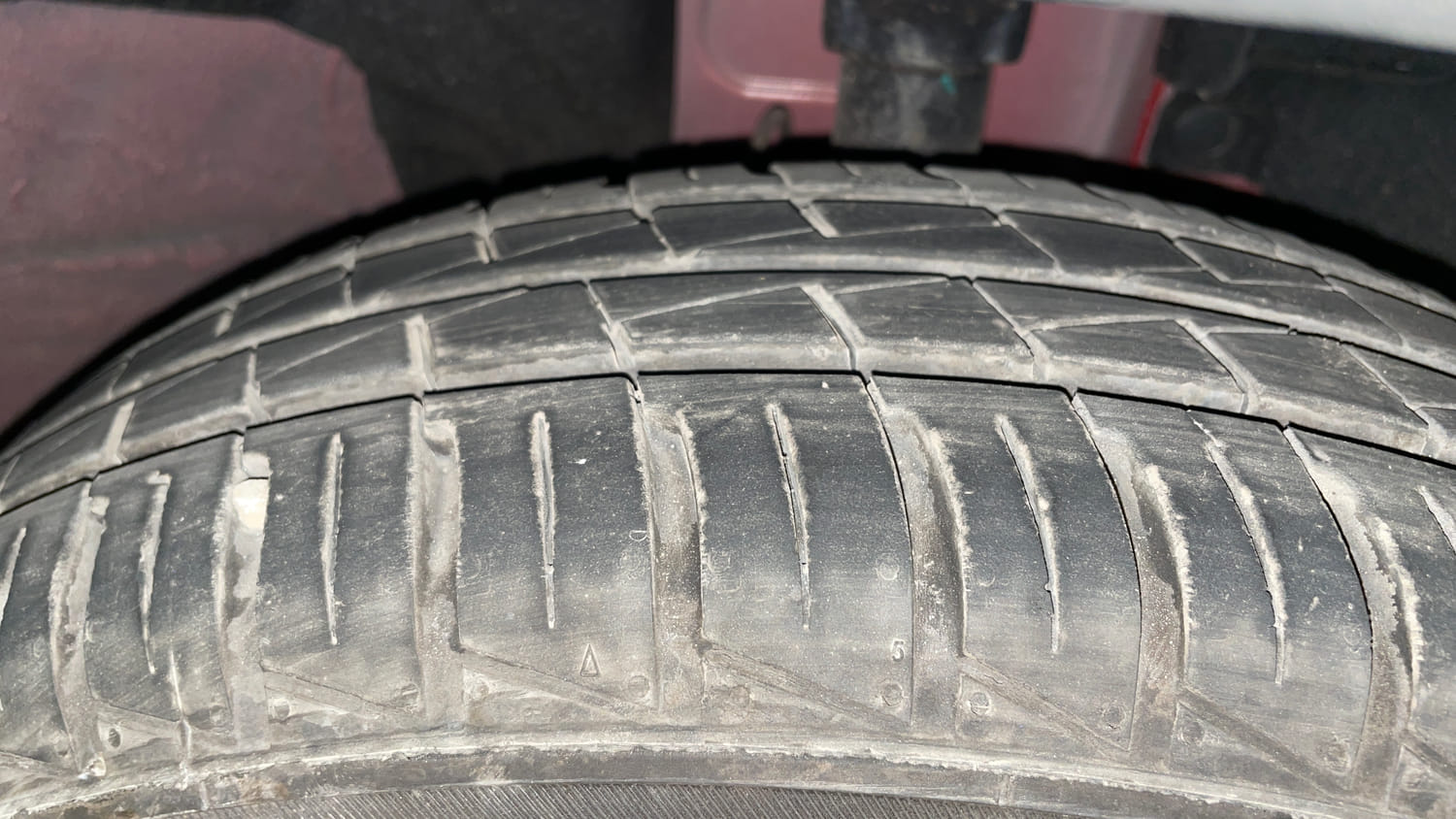 Used 2025 Renault Kwid RXT 1.0L AMT Petrol Automatic tyres RIGHT FRONT TYRE TREAD VIEW