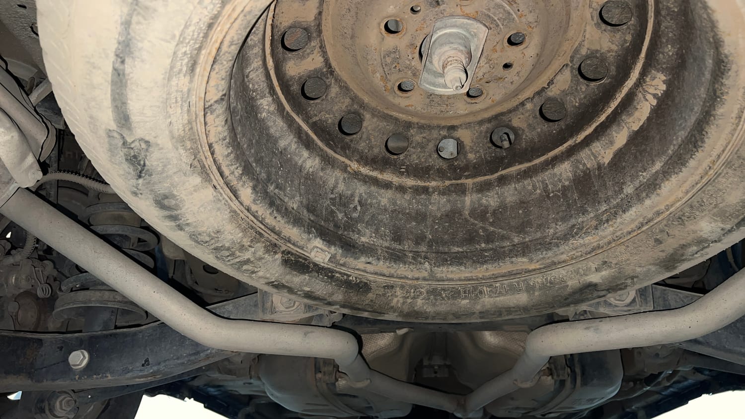 Used 2019 Mahindra XUV500 W9 Diesel Manual tyres SPARE TYRE VIEW