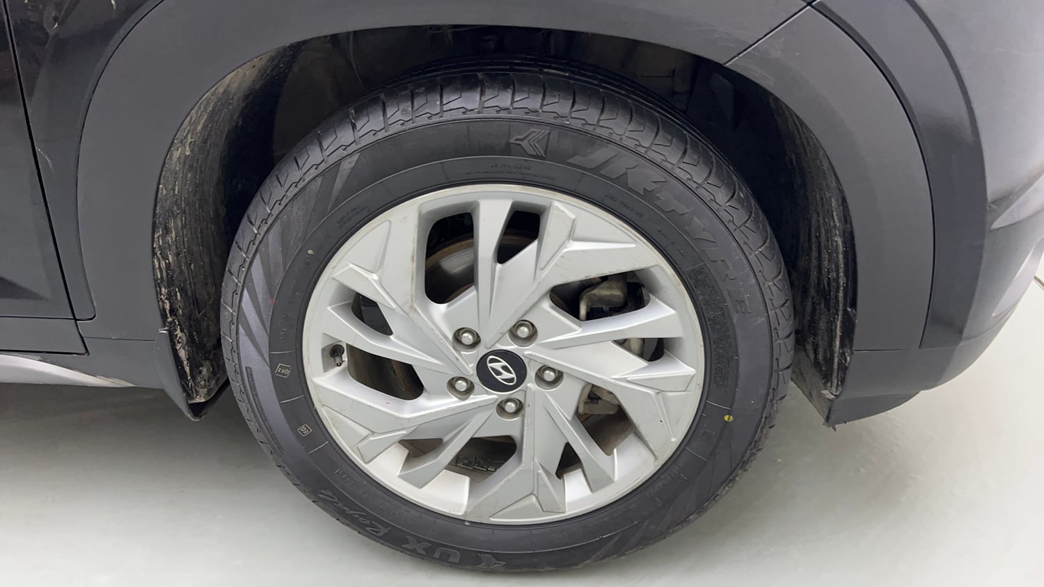 Used 2023 Hyundai Creta SX 1.5 Petrol Petrol Manual tyres RIGHT FRONT TYRE RIM VIEW