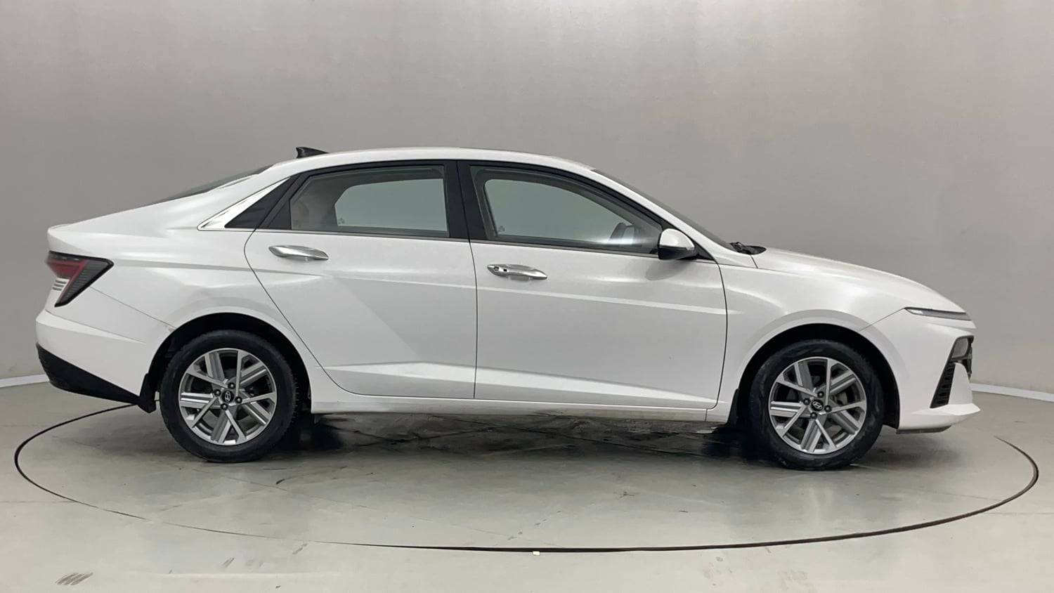 Used 2024 Hyundai Verna SX 1.5 Petrol MT Petrol Manual exterior RIGHT SIDE VIEW