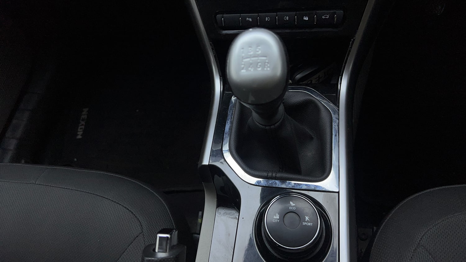 Used 2017 Tata Nexon XZ Plus Petrol Manual interior GEAR  KNOB VIEW
