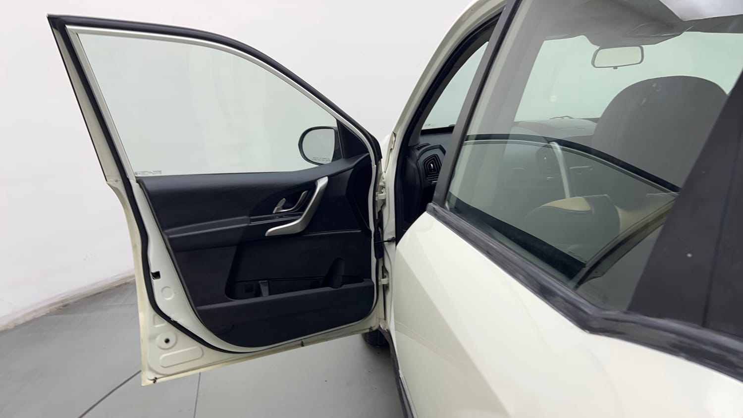 Used 2019 Mahindra XUV500 W9 Diesel Manual interior LEFT FRONT DOOR OPEN VIEW