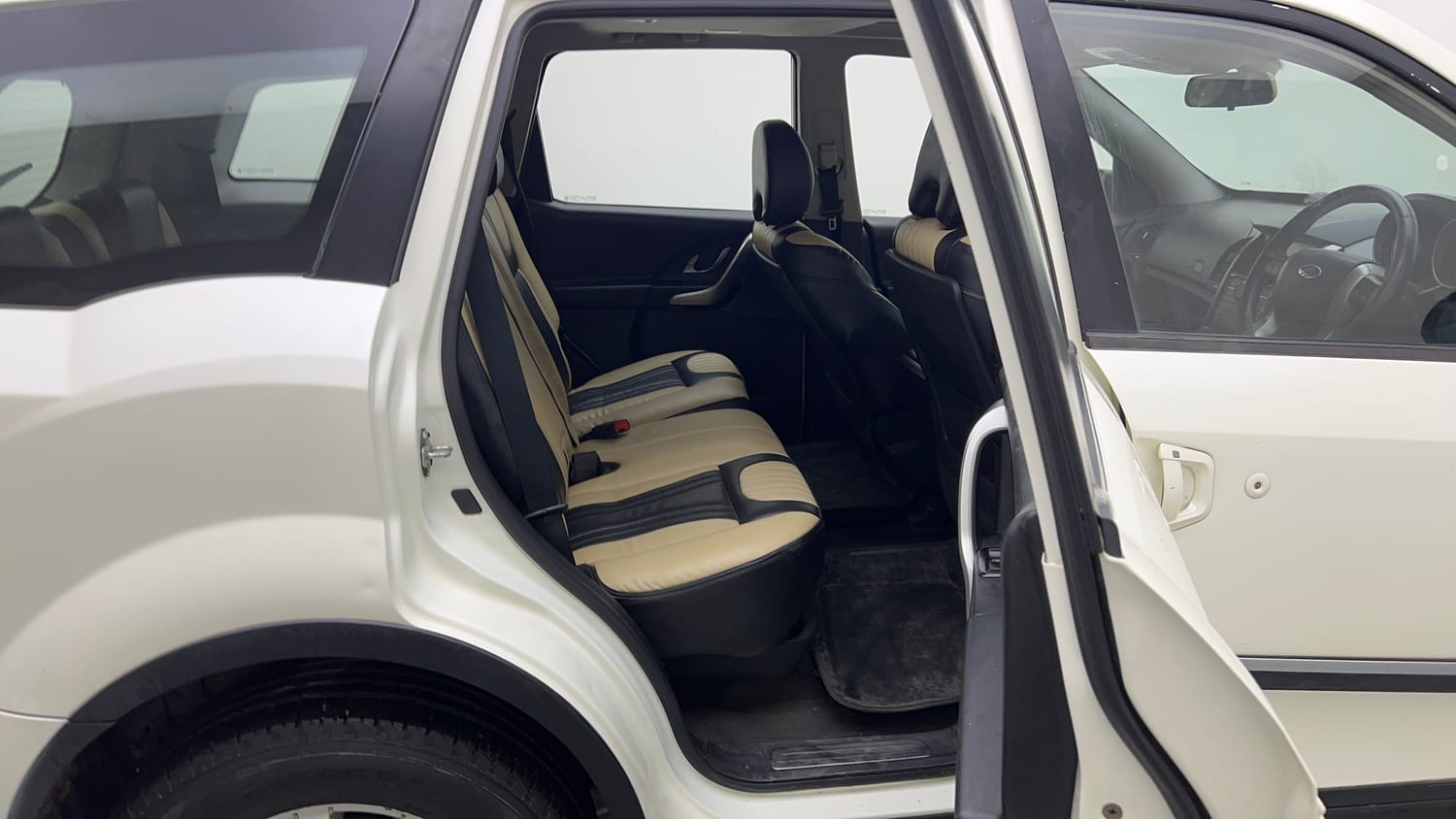 Used 2019 Mahindra XUV500 W9 Diesel Manual interior RIGHT SIDE REAR DOOR CABIN VIEW