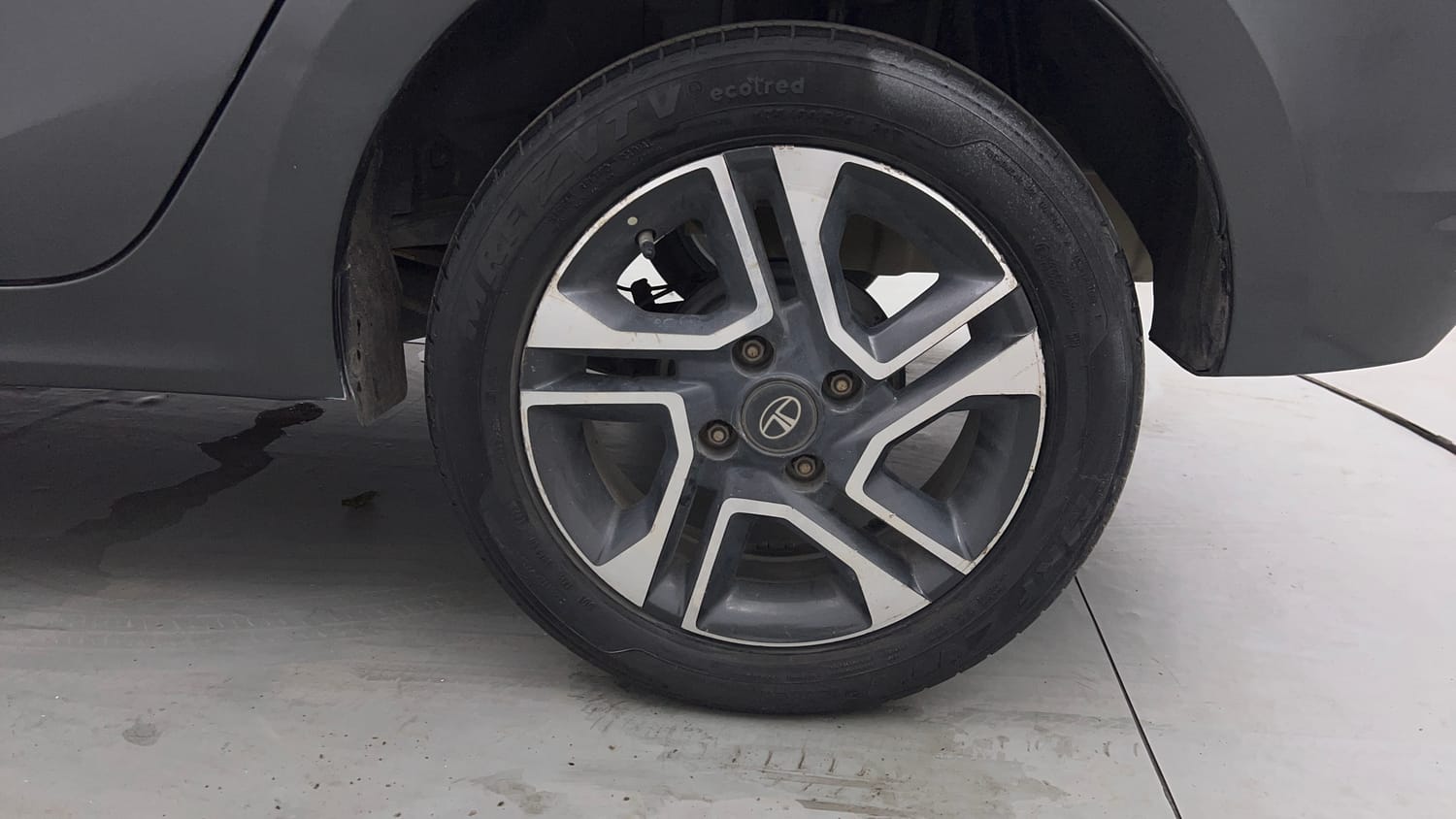 Used 2020 Tata Tigor XZ Plus Petrol Manual tyres LEFT REAR TYRE RIM VIEW