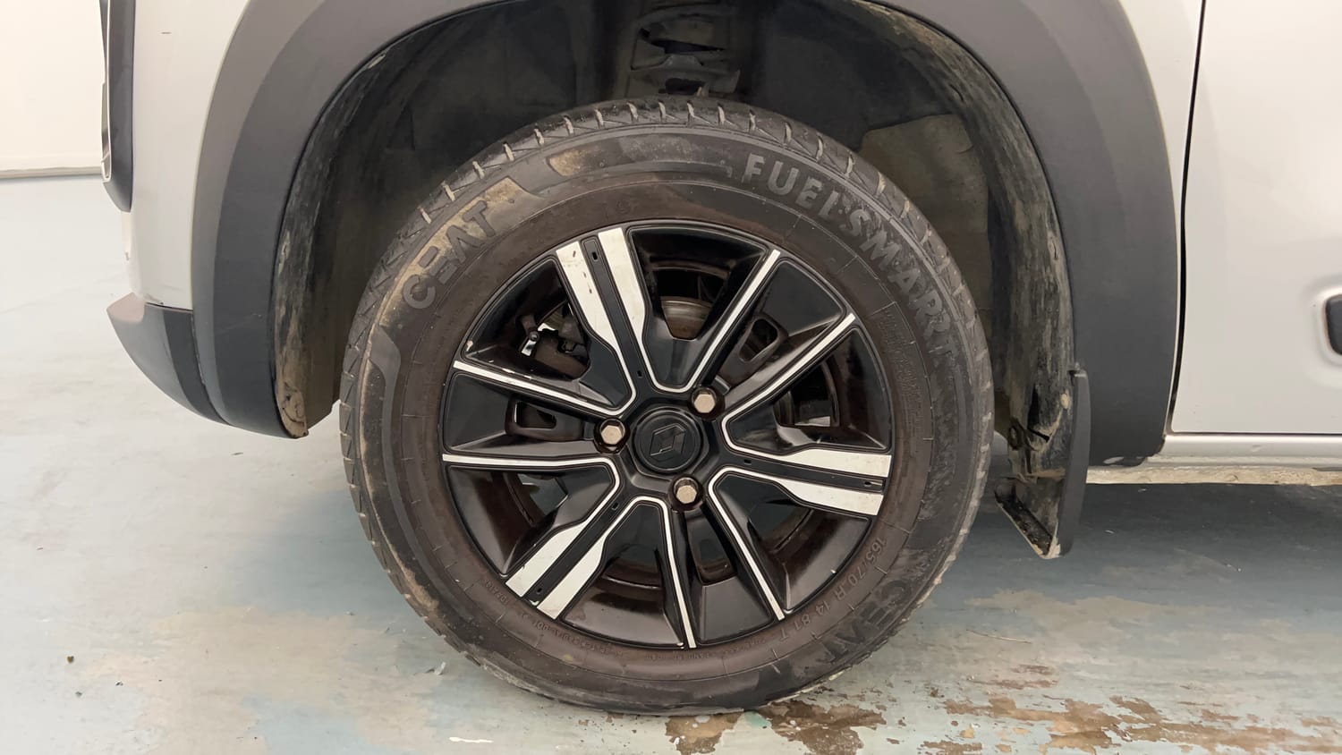 Used 2023 Renault Kwid CLIMBER AMT Petrol Automatic tyres LEFT FRONT TYRE RIM VIEW