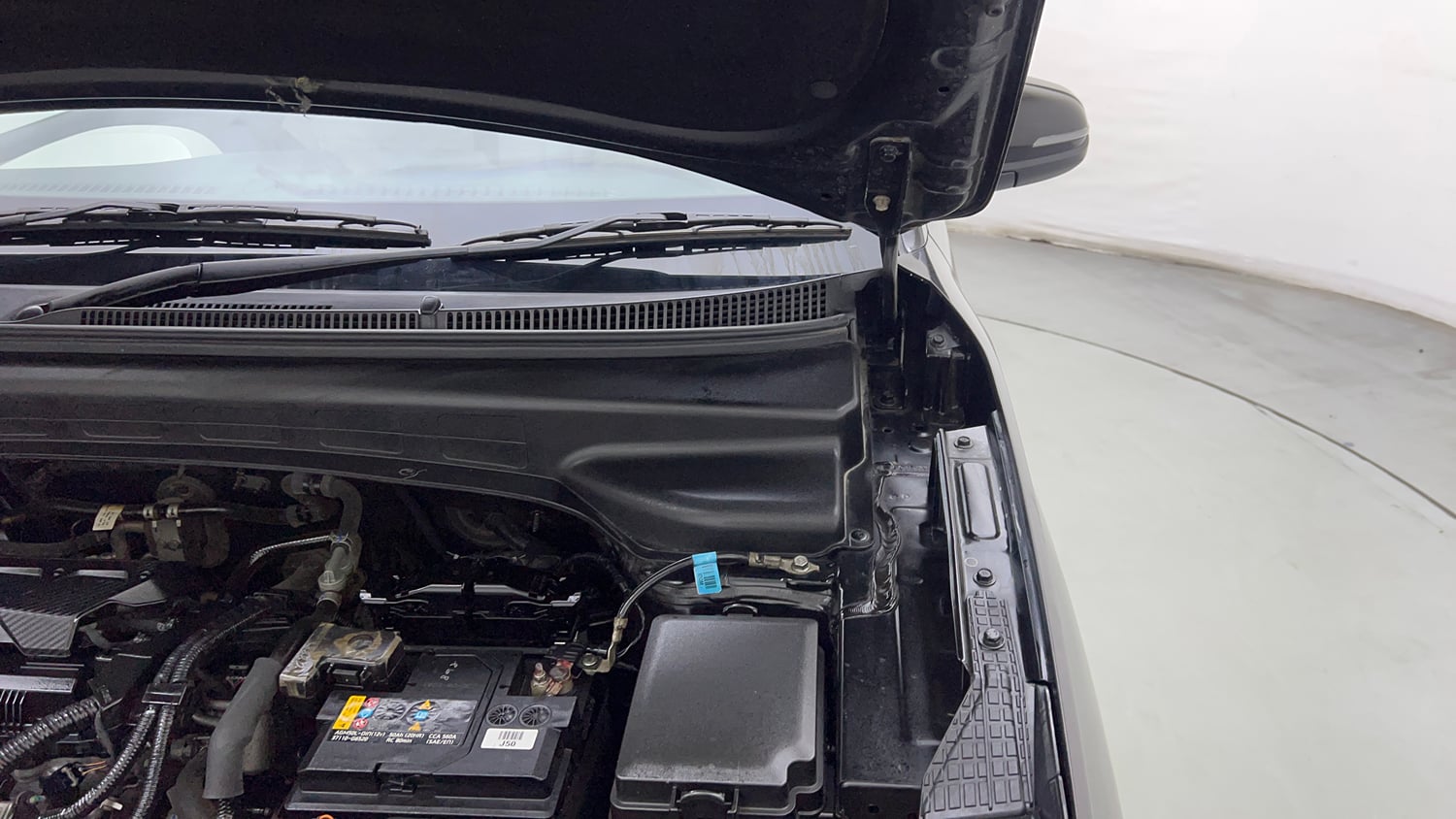 Used 2023 Hyundai Creta SX 1.5 Petrol Petrol Manual engine ENGINE LEFT SIDE HINGE & APRON VIEW