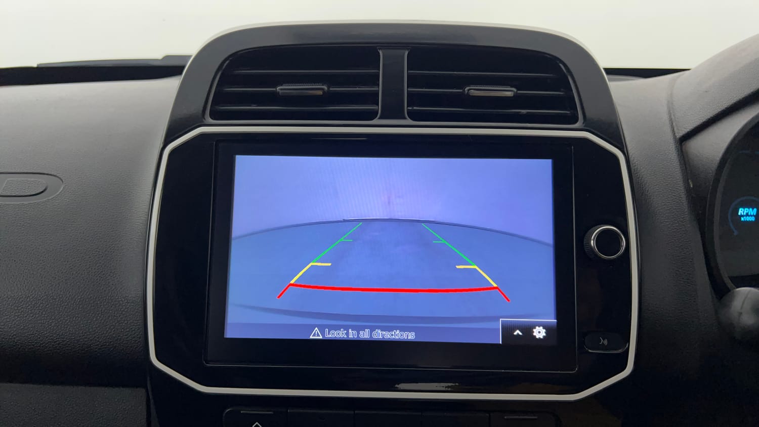 Used 2023 Renault Kwid CLIMBER AMT Petrol Automatic top_features Rear camera